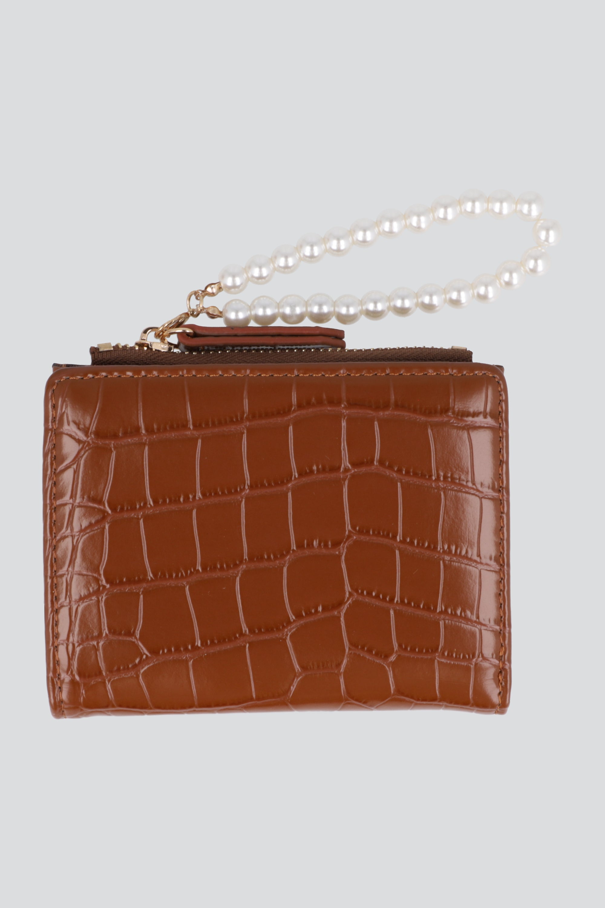 Cartera croco charm perlas CHOCOLATE