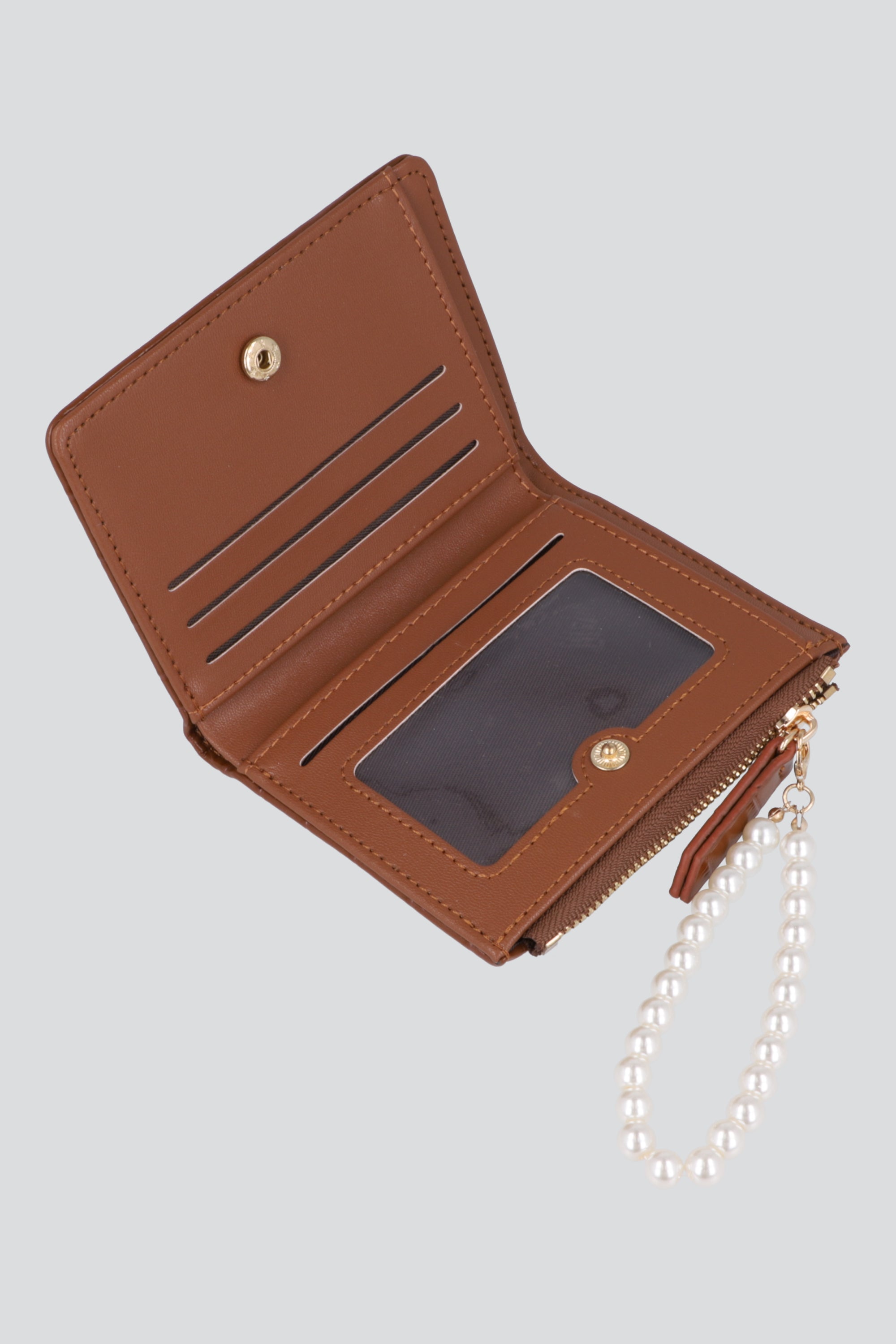 Cartera croco charm perlas CHOCOLATE