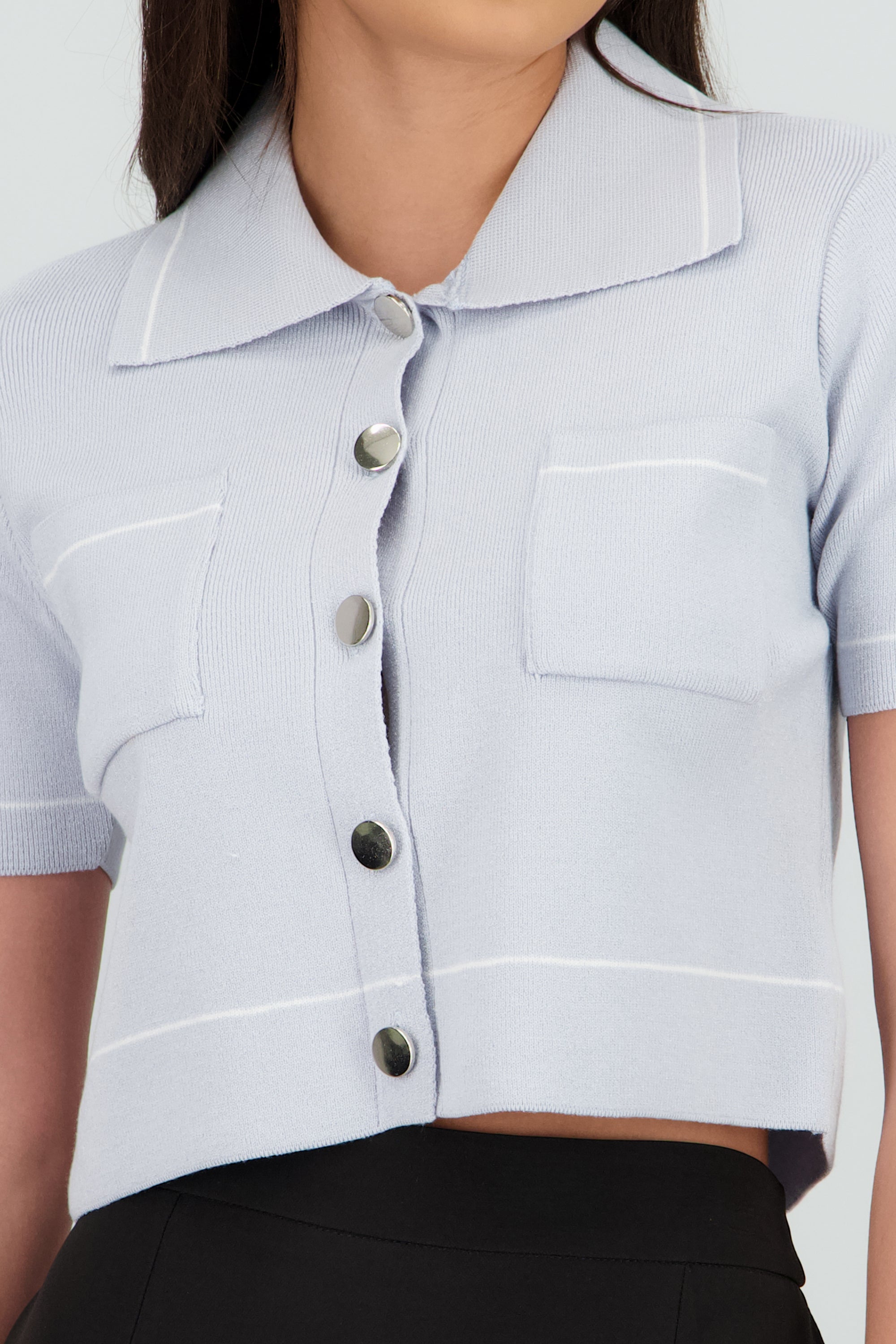 Top manga corta cuello camisero detalle linea AZUL CIELO