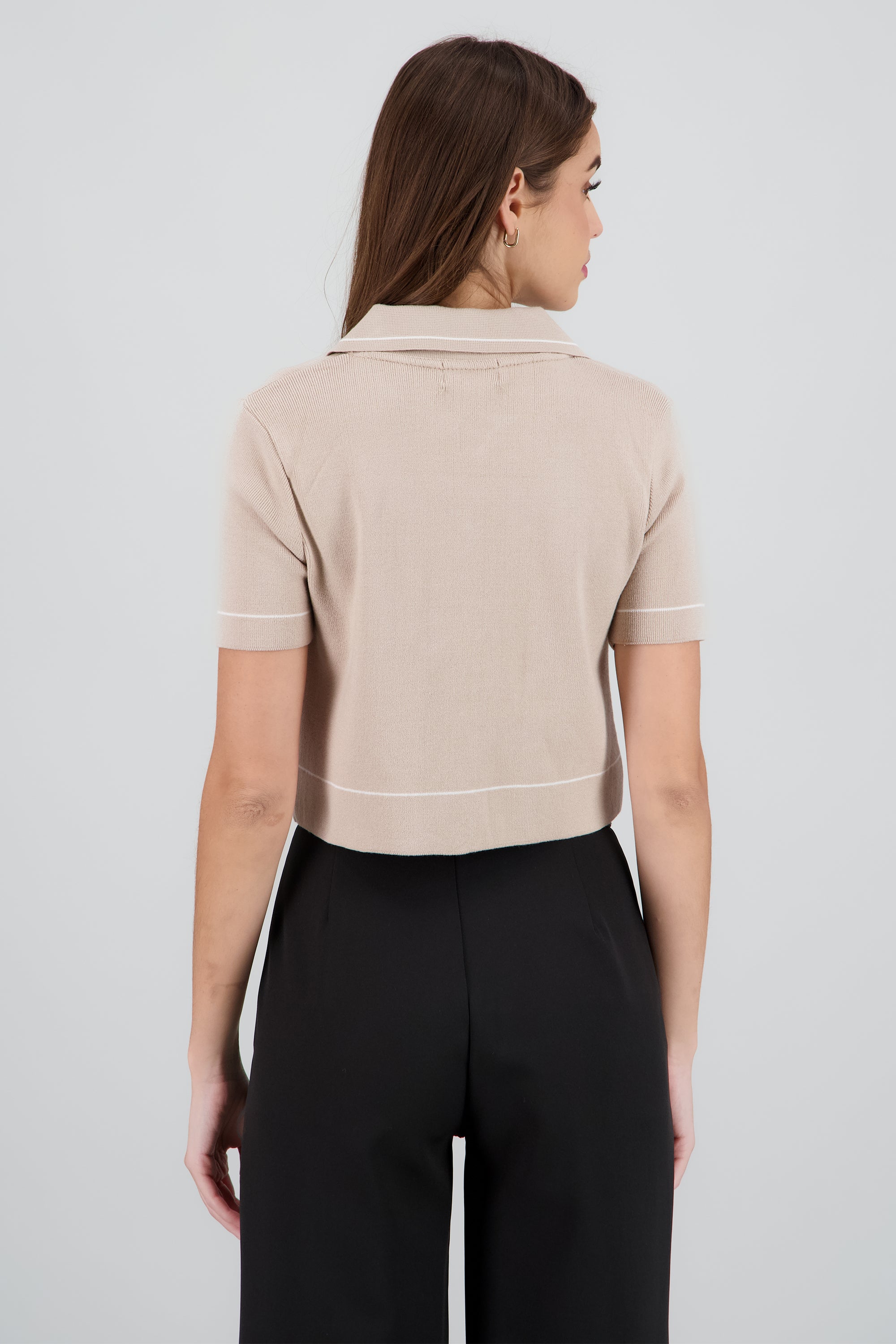 Top manga corta cuello camisero detalle linea KHAKI