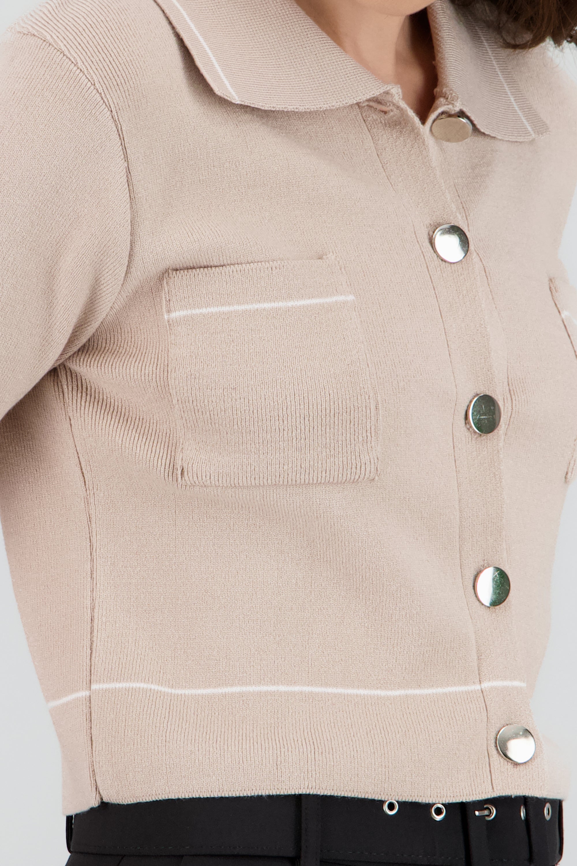 Top manga corta cuello camisero detalle linea KHAKI