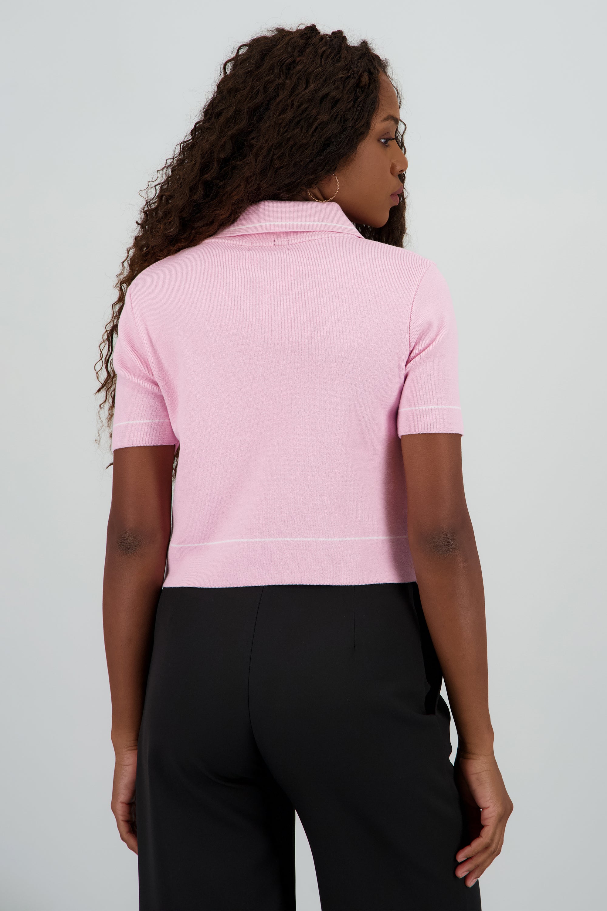 Top manga corta cuello camisero detalle linea ROSA PASTEL