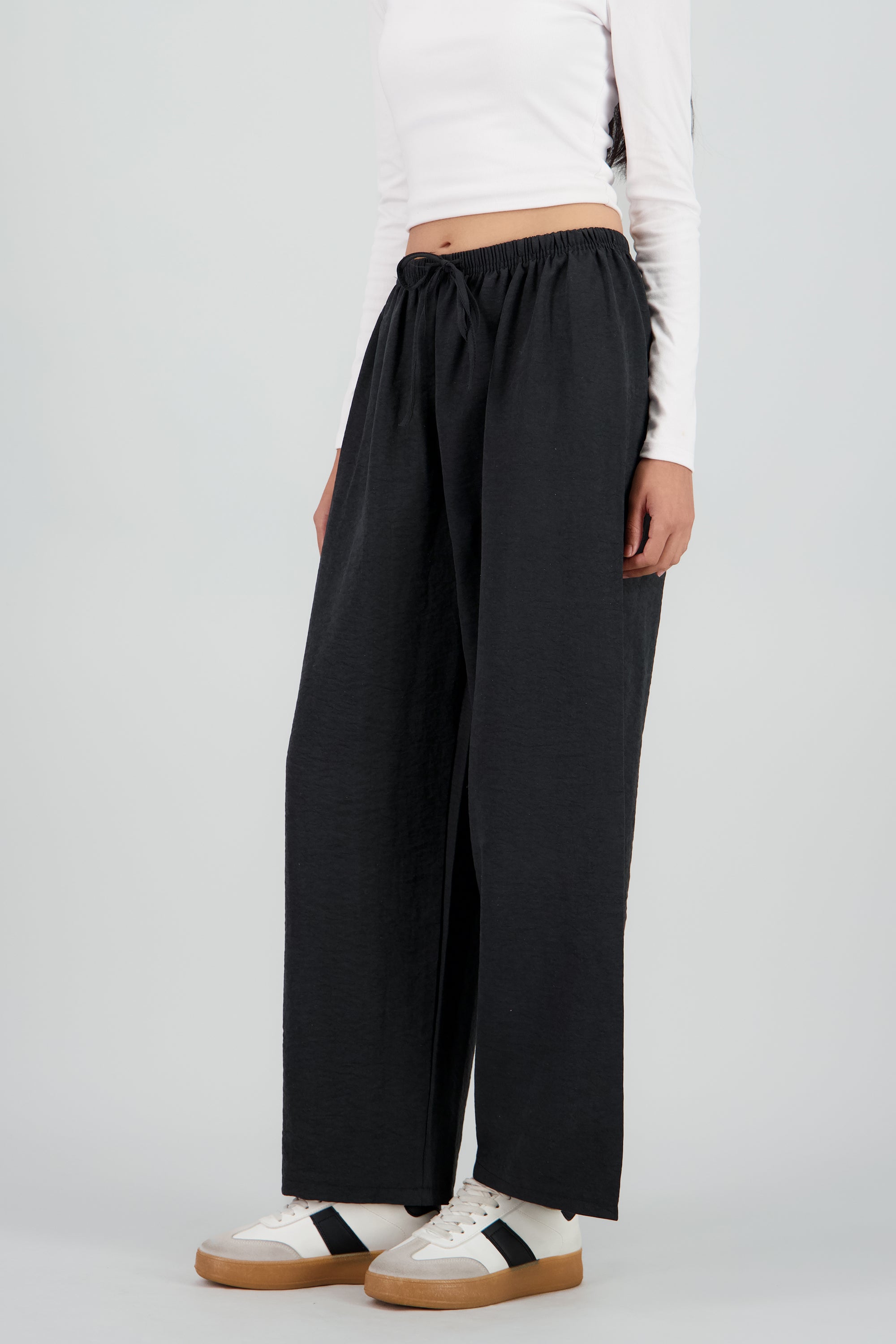 Pantalon liso NEGRO