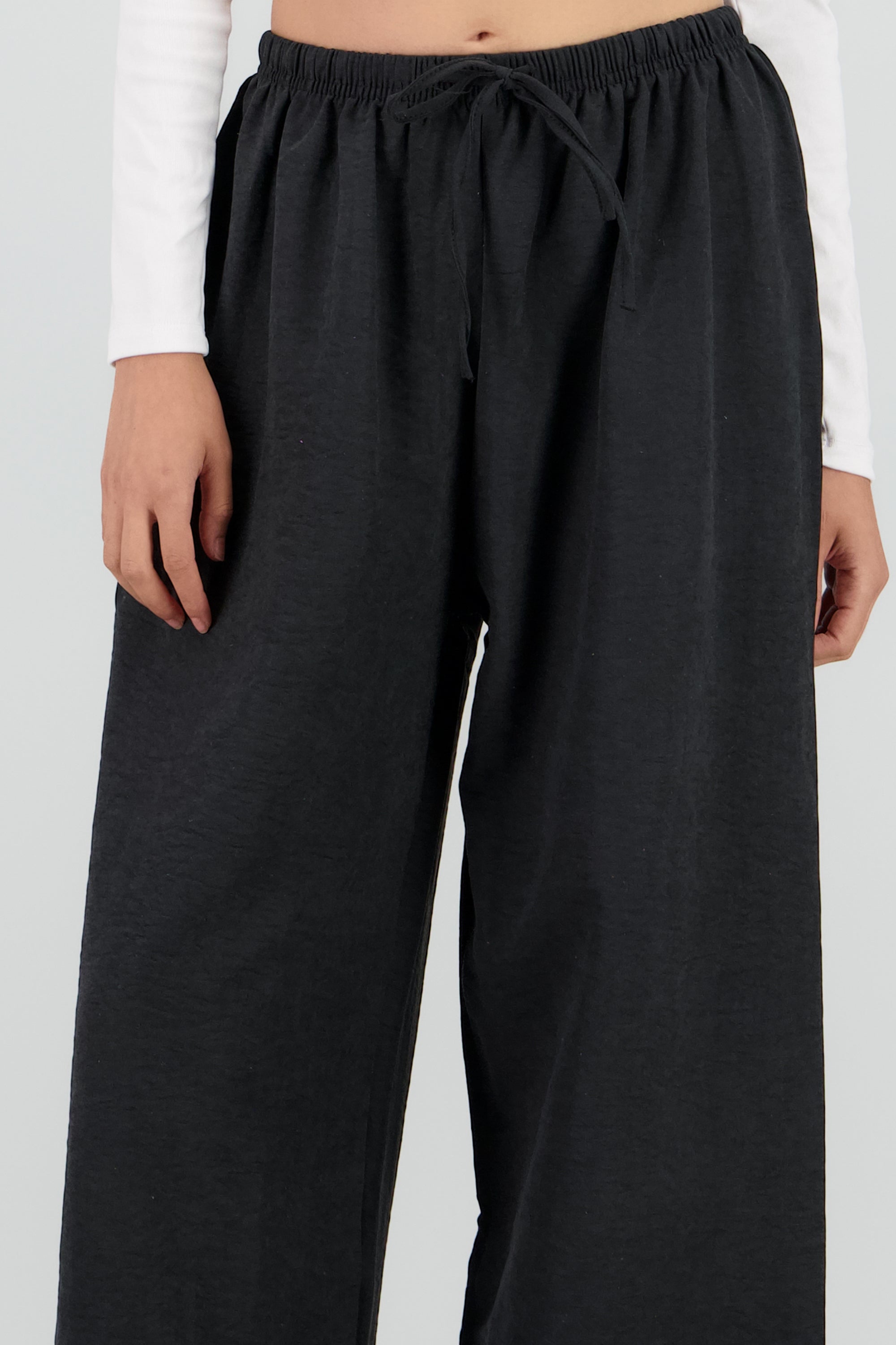 Pantalon liso NEGRO