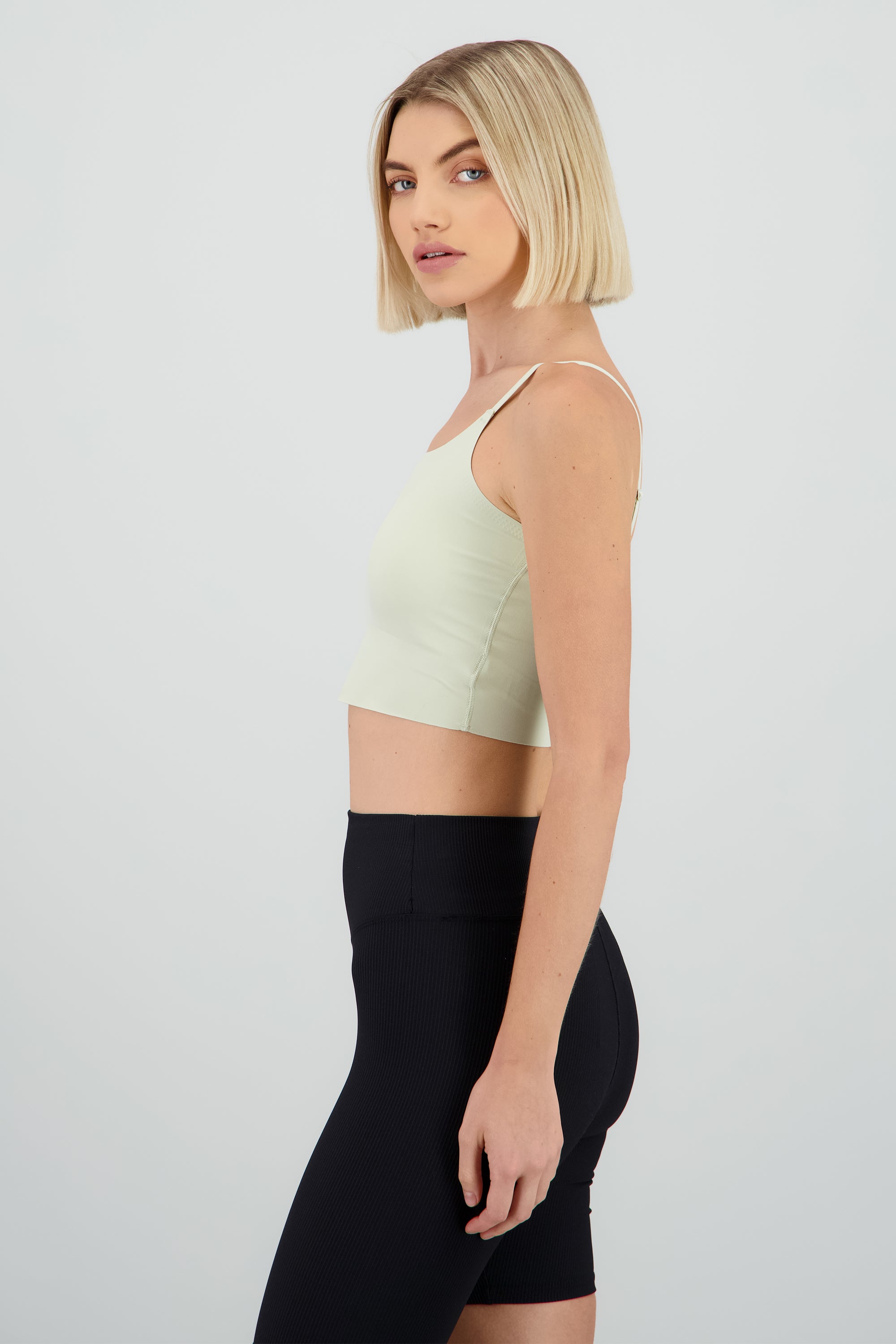 Top liso con copas VERDE CLARO