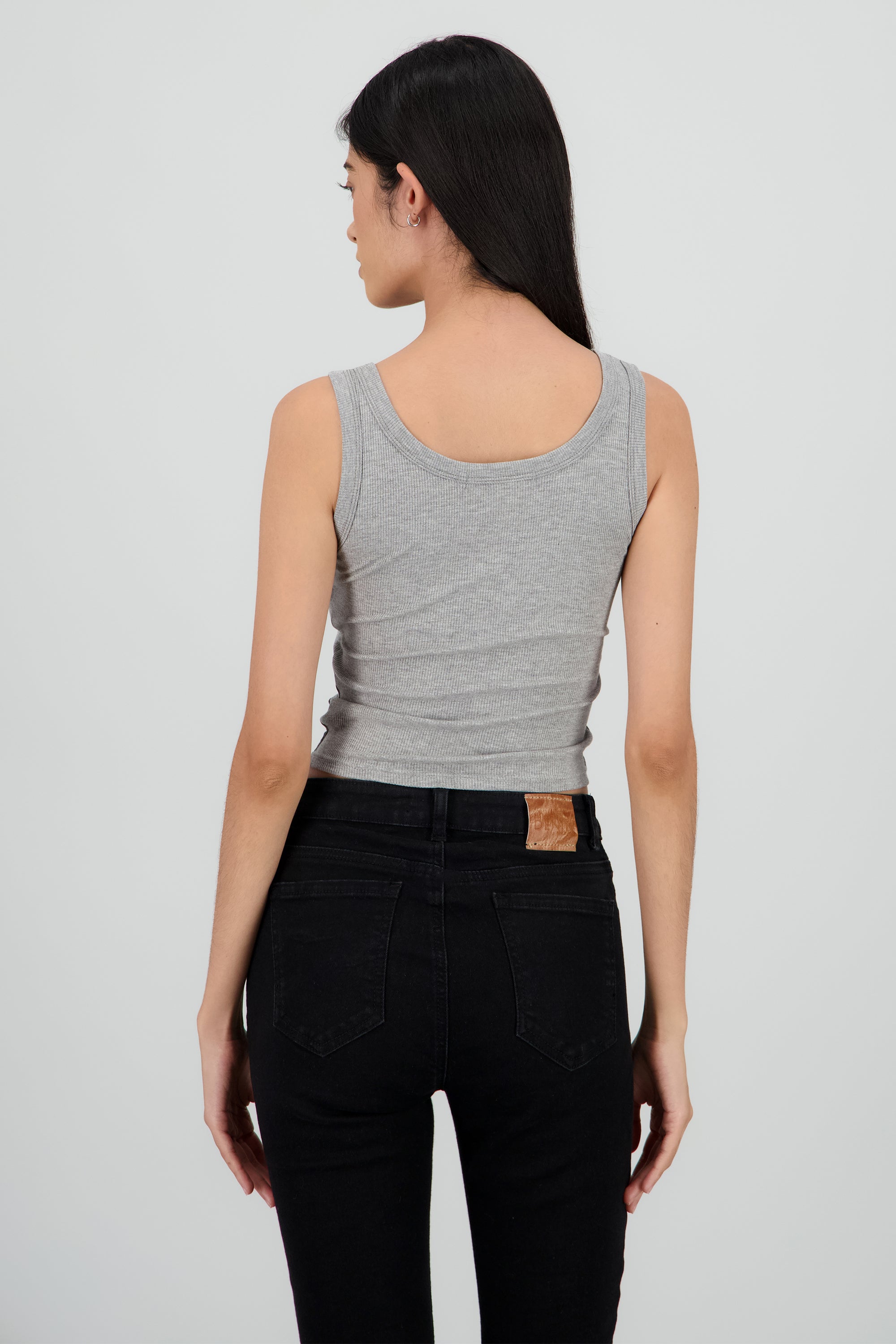 Top liso con copas GRIS