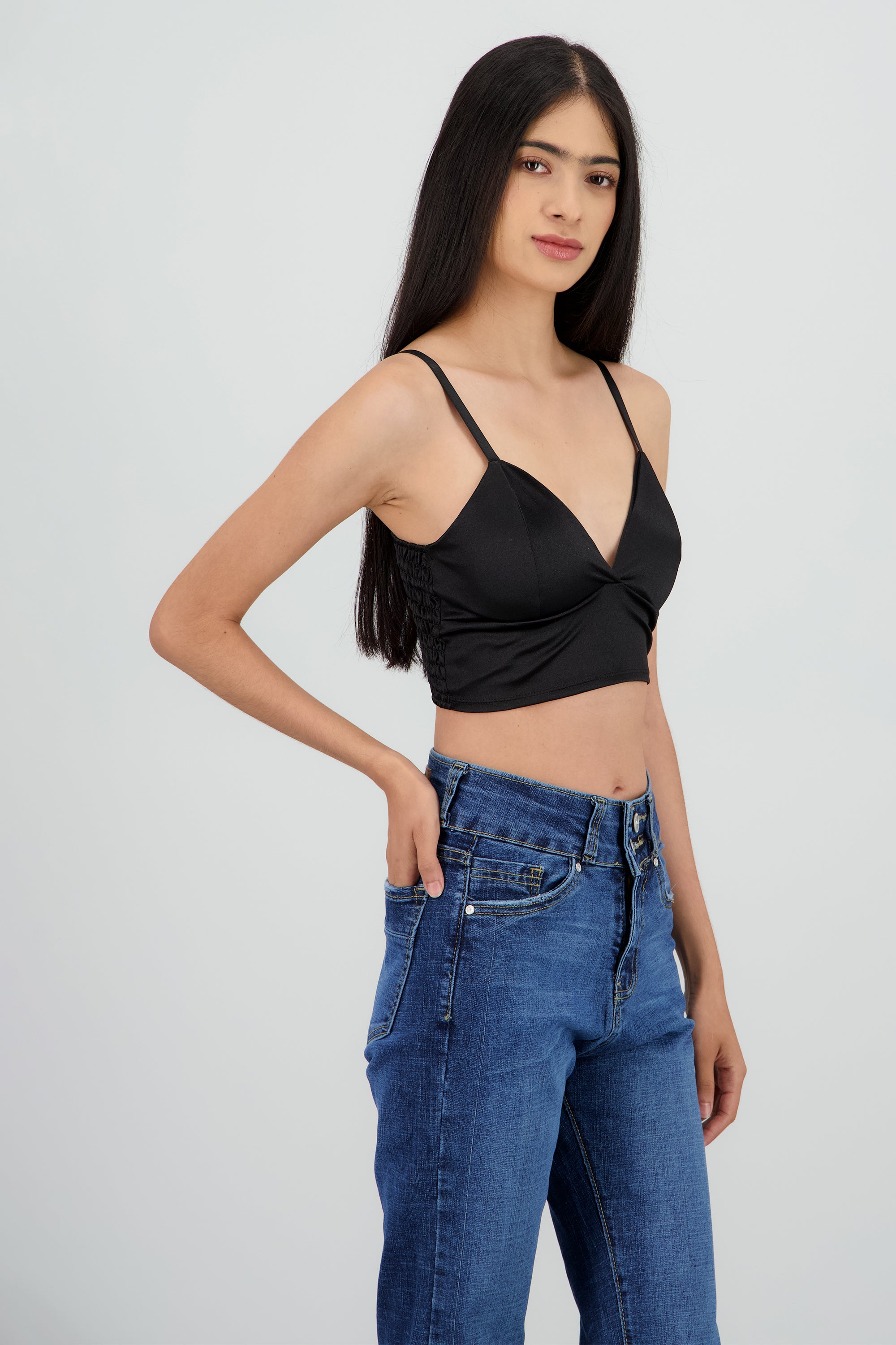 Crop top con copas NEGRO