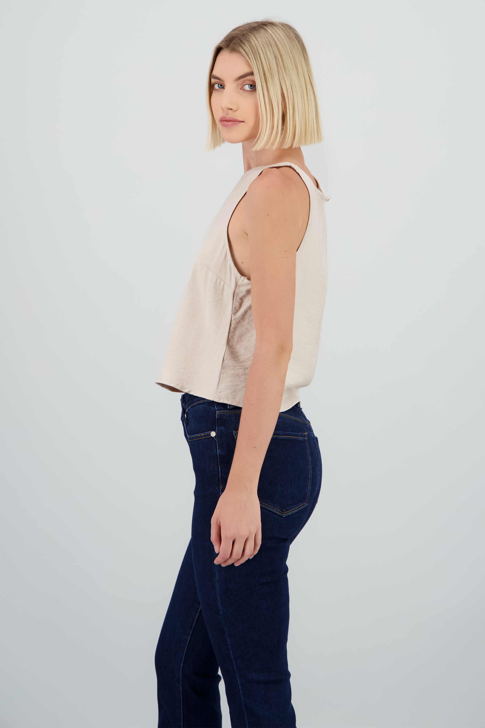 Blusa fluida sin manga BEIGE