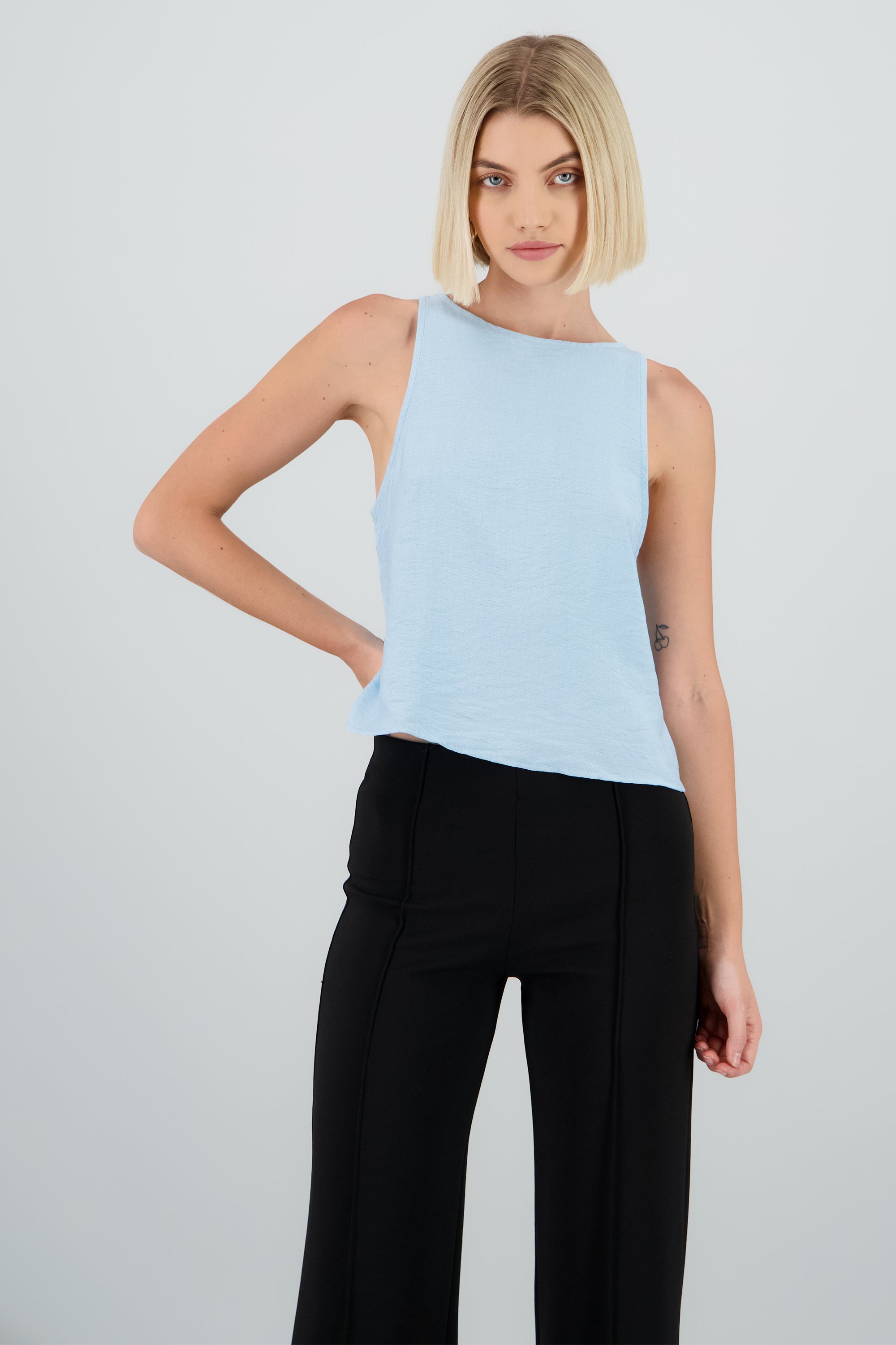 Blusa fluida sin manga AZUL PASTEL
