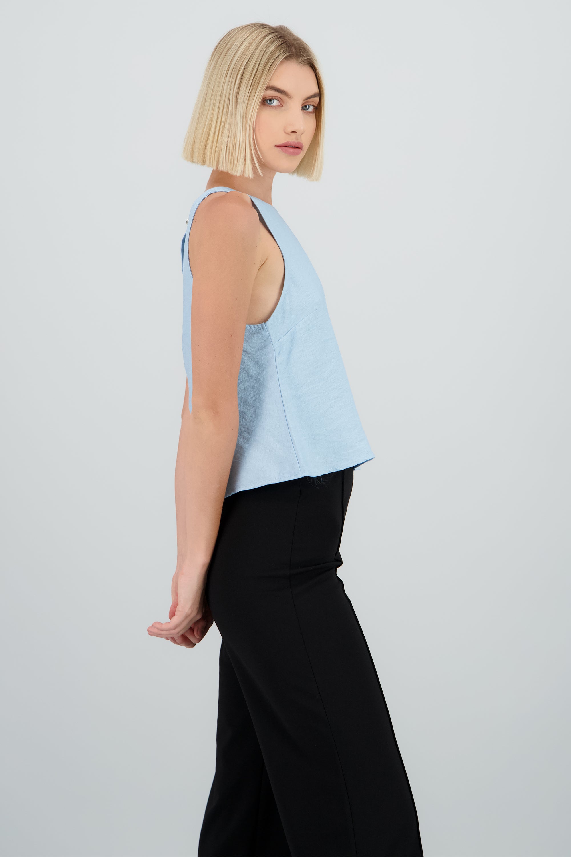 Blusa fluida sin manga AZUL PASTEL