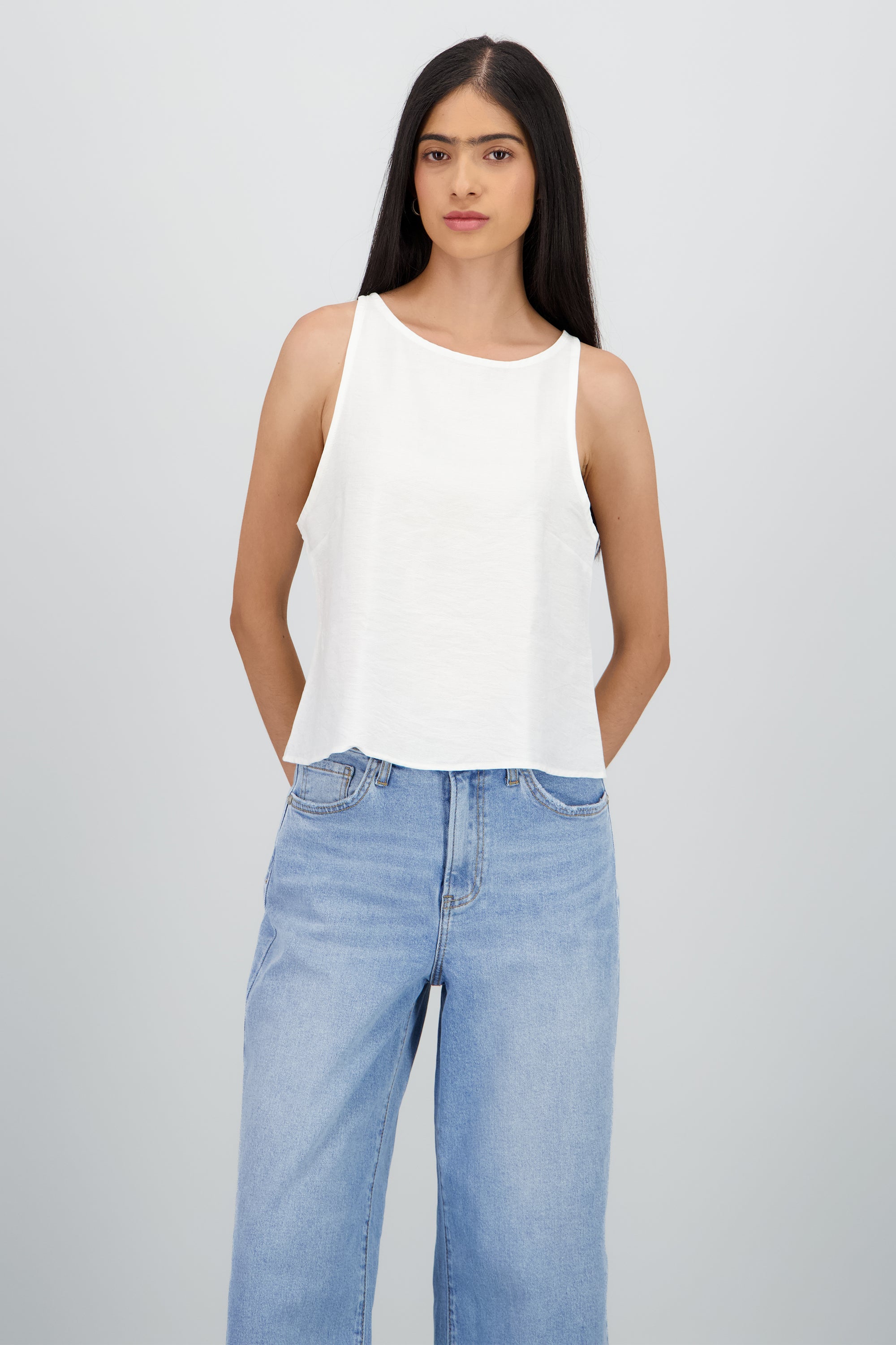Blusa fluida sin manga HUESO