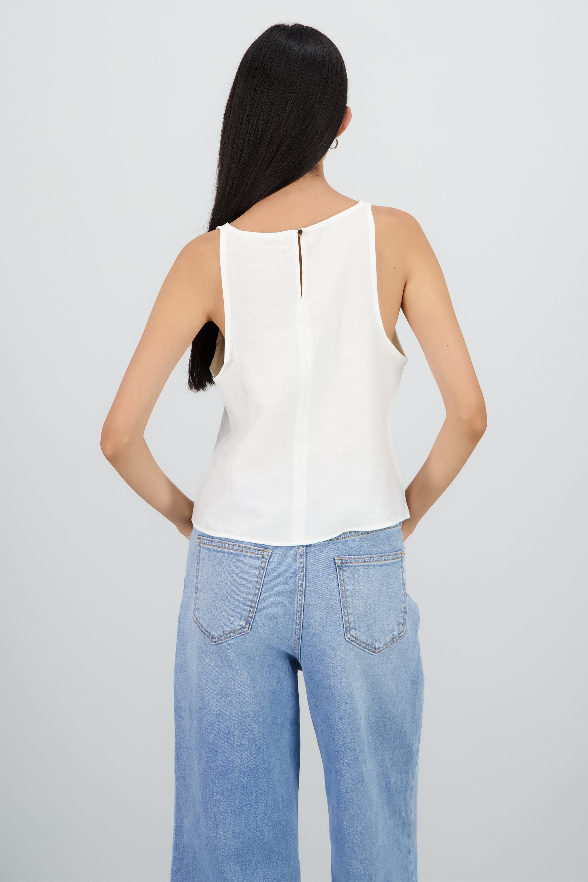 Blusa fluida sin manga HUESO