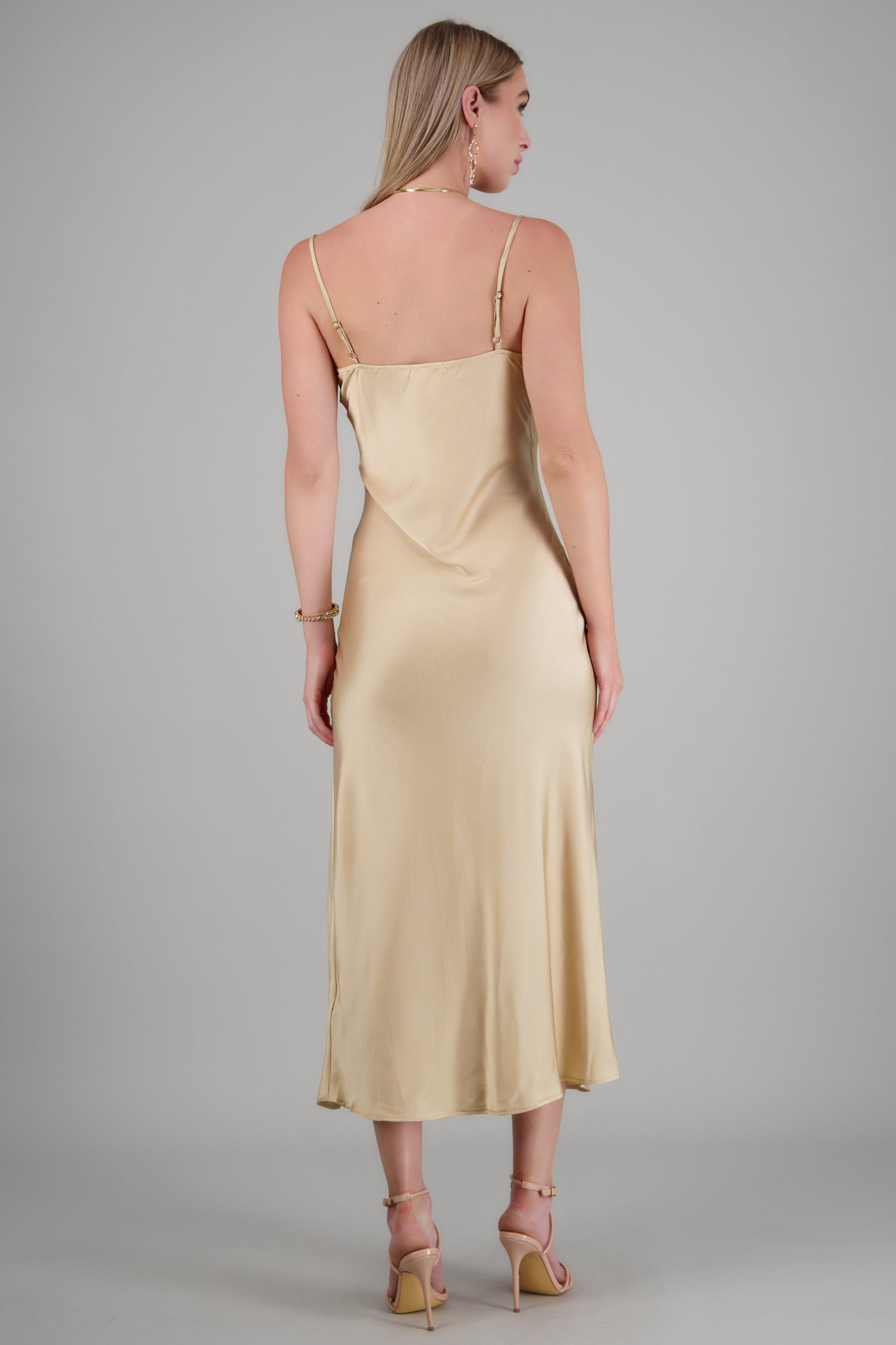 Vestido maxi satin escote columpio BEIGE