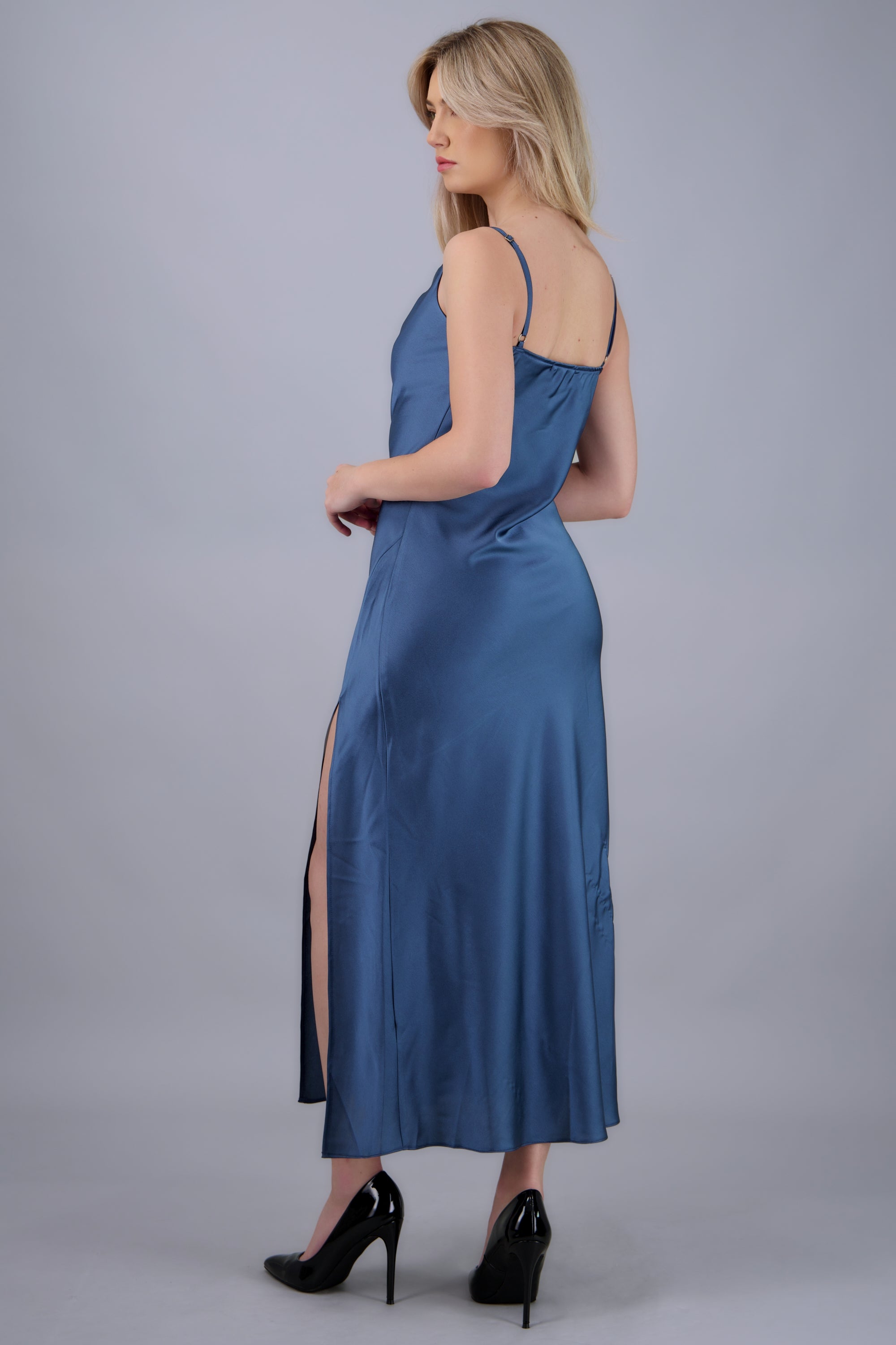 Vestido maxi satin escote columpio AZUL PATO