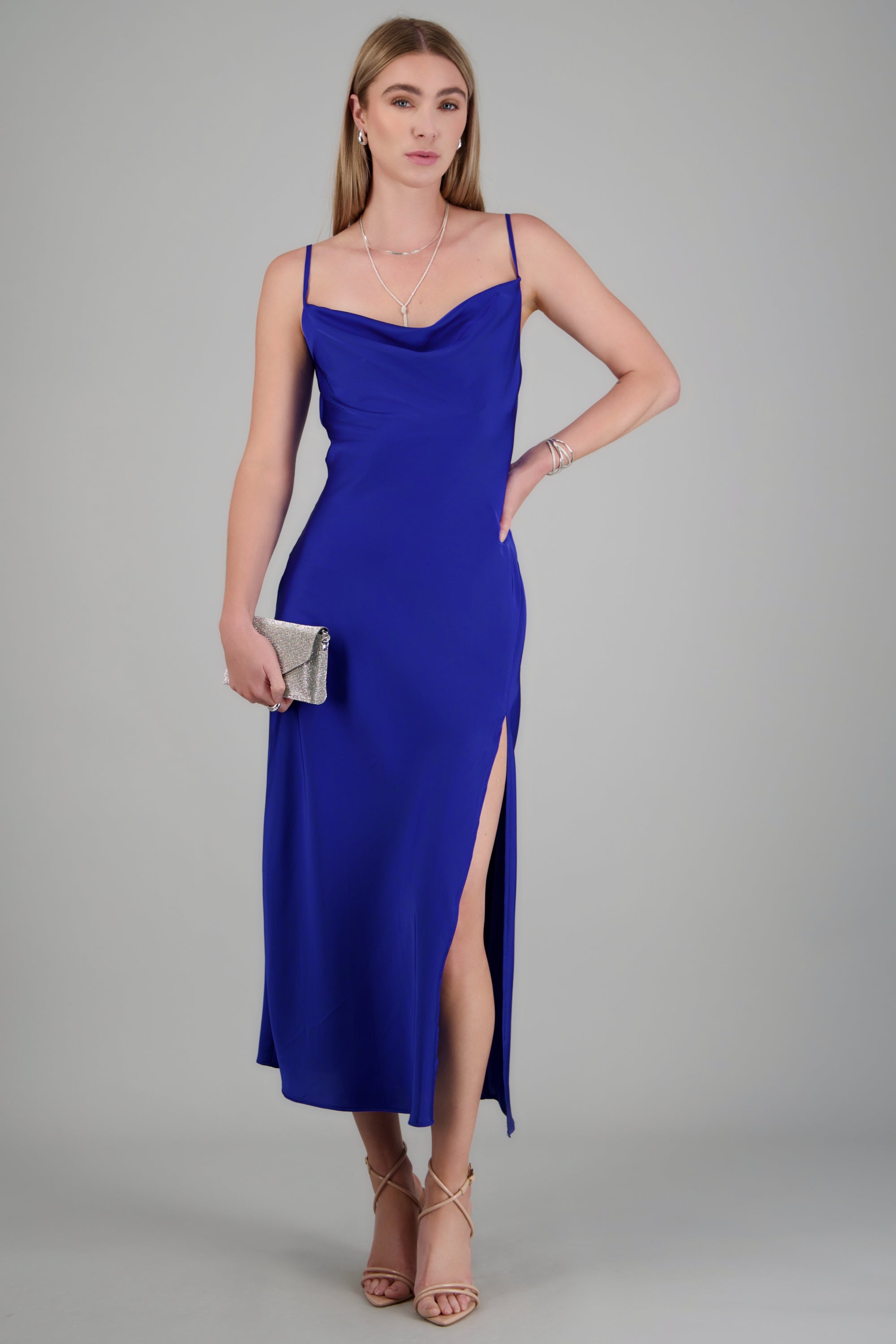 Vestido maxi satin escote columpio AZUL REY