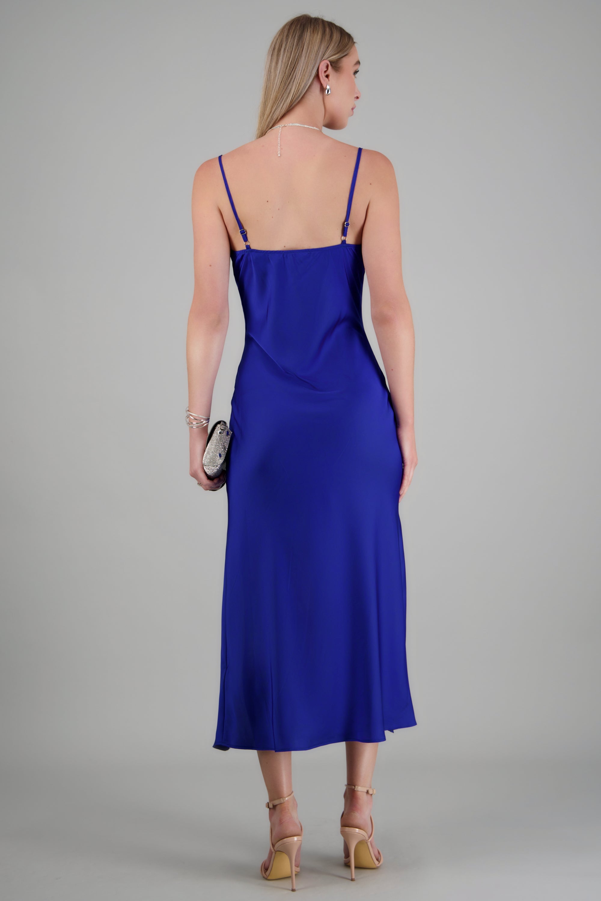 Vestido maxi satin escote columpio AZUL REY