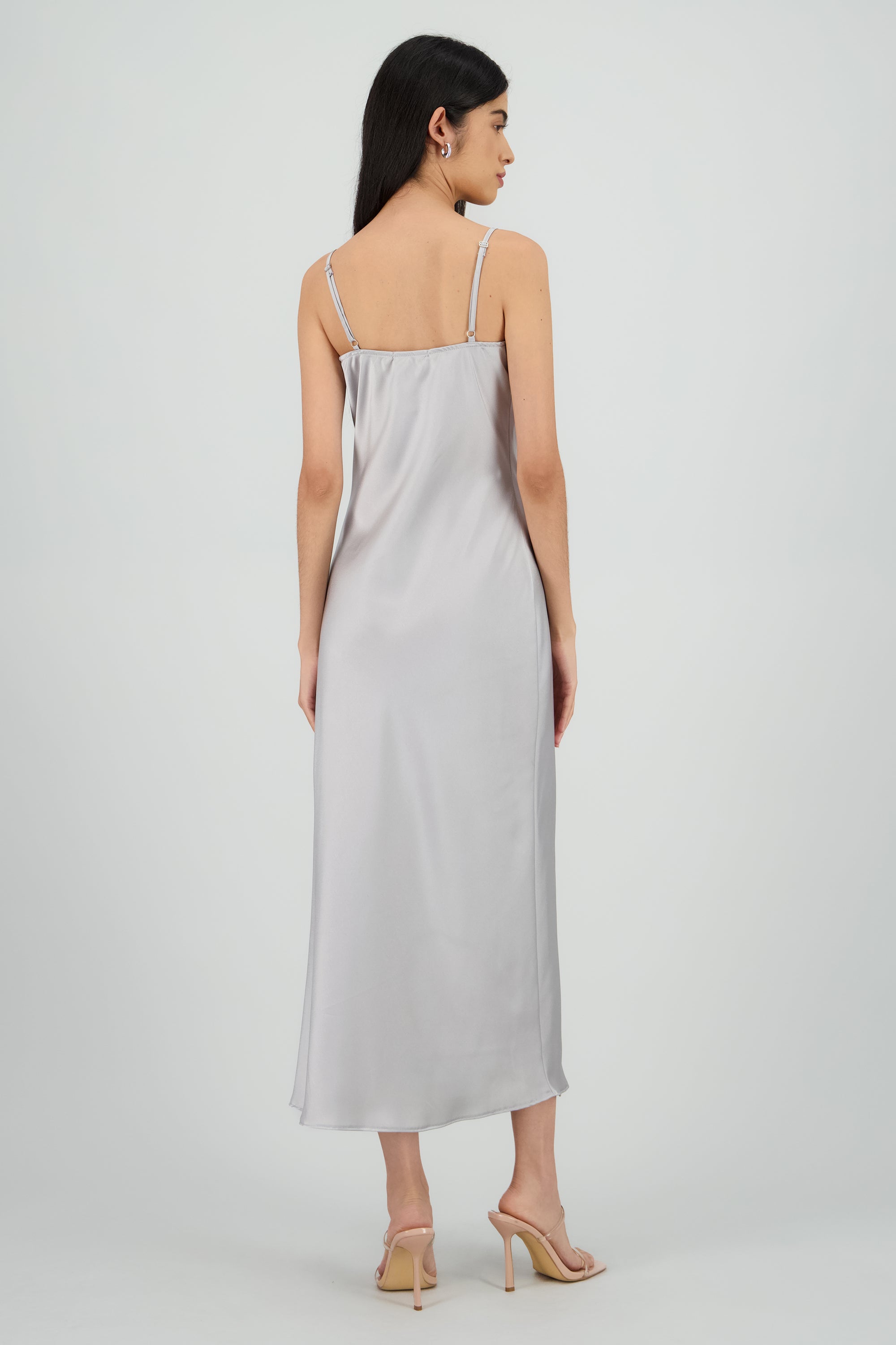 Vestido maxi satin escote columpio PLATA