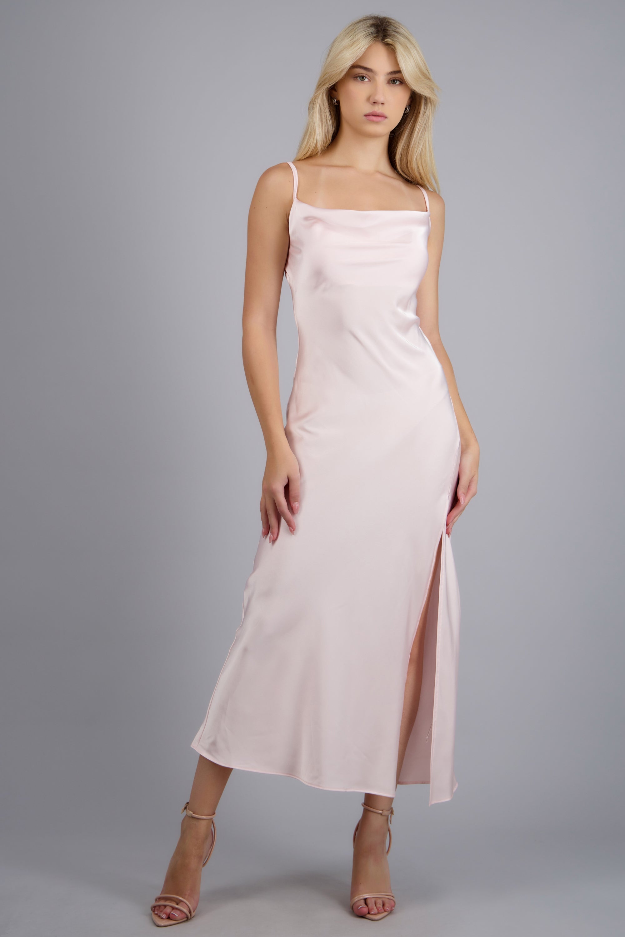 Vestido maxi satin escote columpio ROSA PASTEL