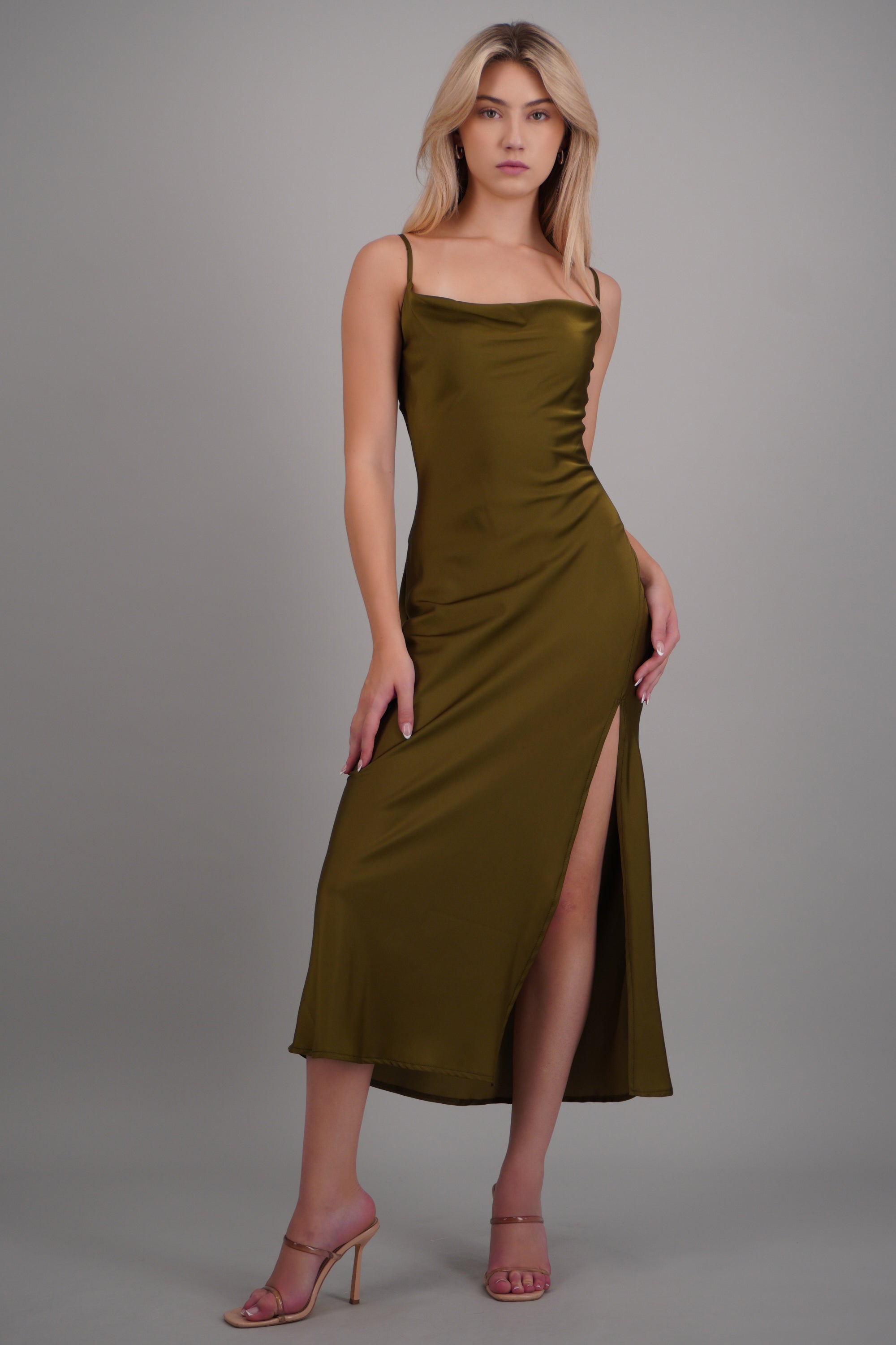 Vestido maxi satin escote columpio OLIVO