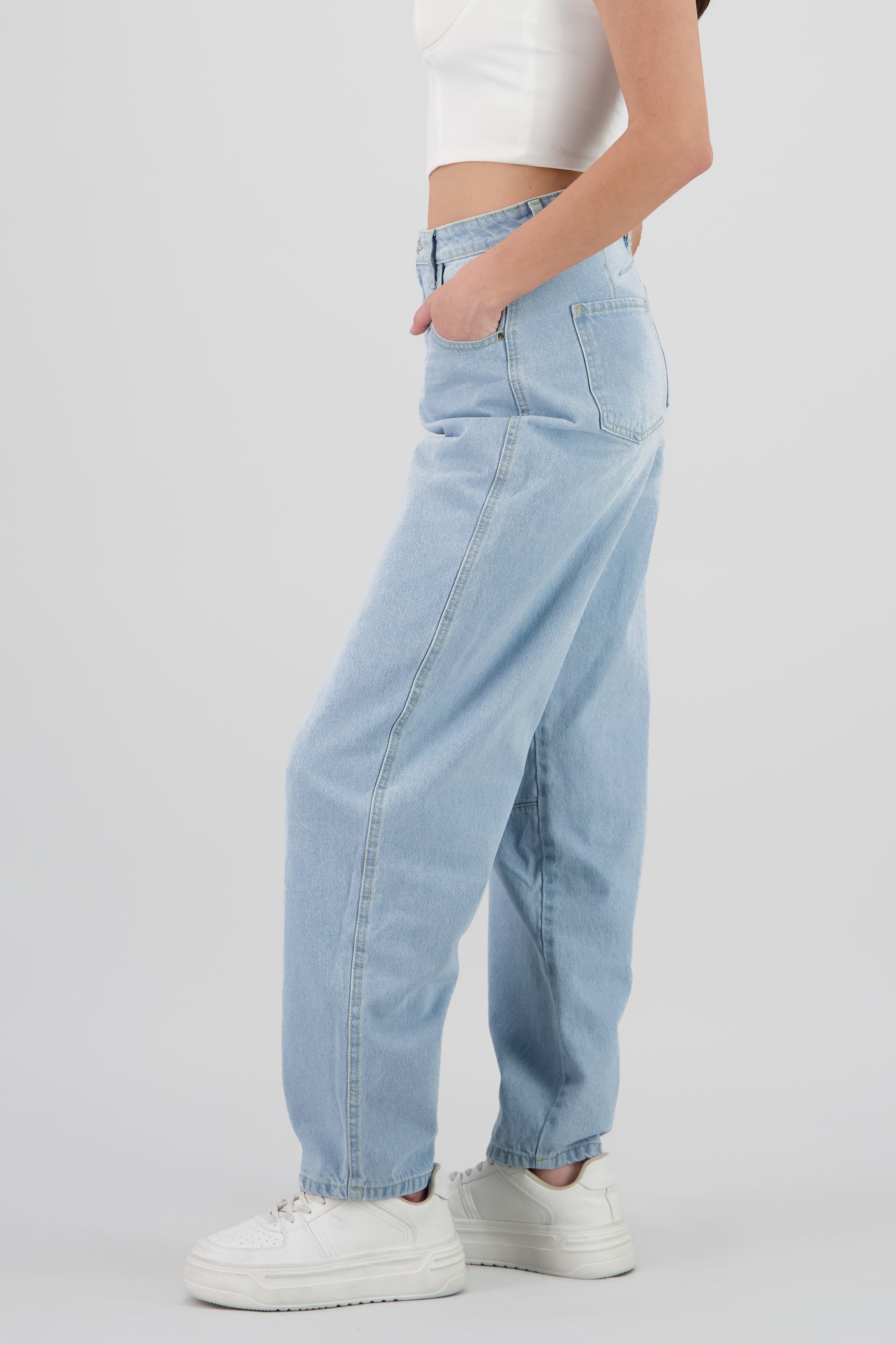 Jeans barrel doble pinza BLEACHED