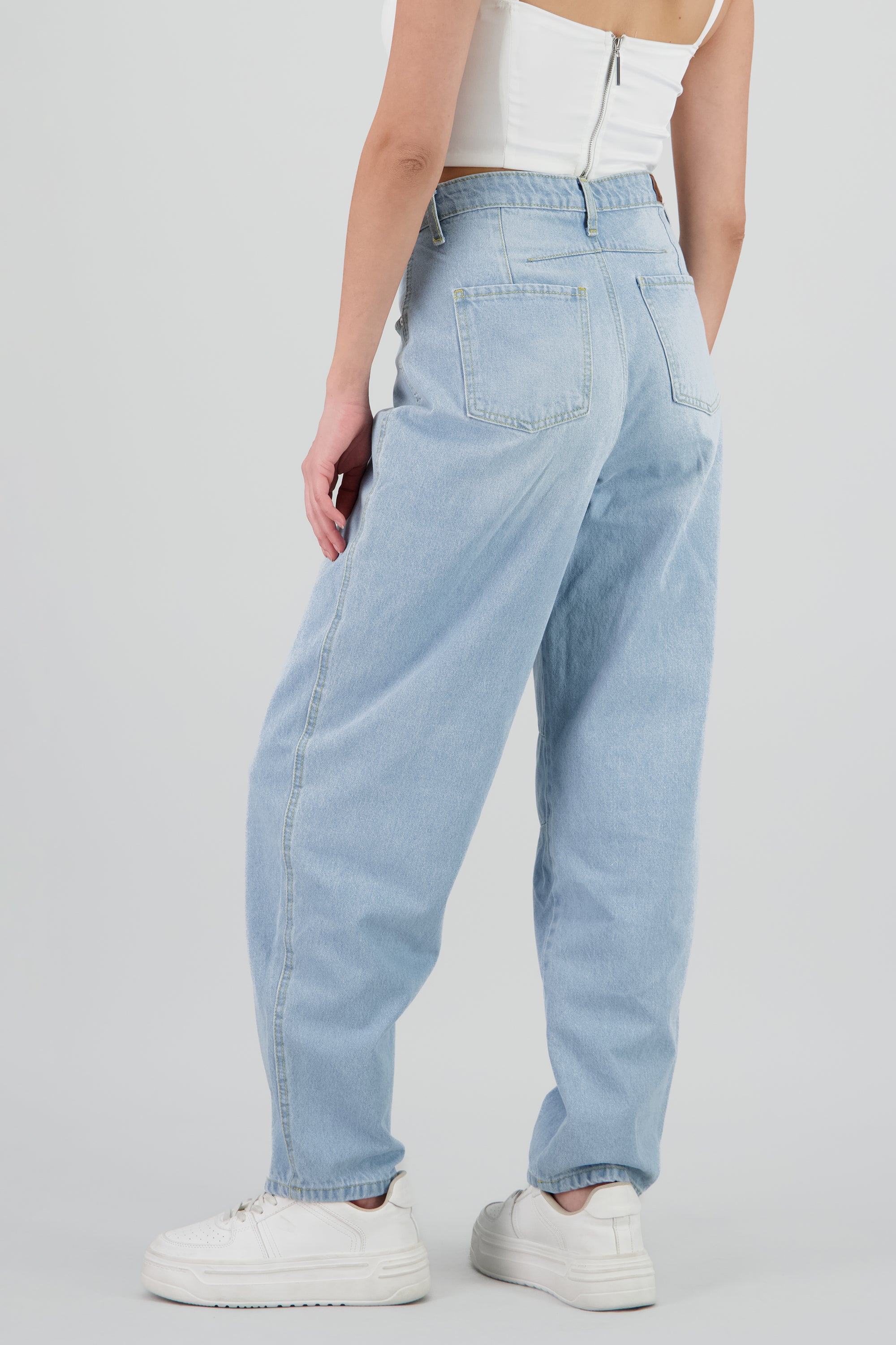 Jeans barrel doble pinza BLEACHED