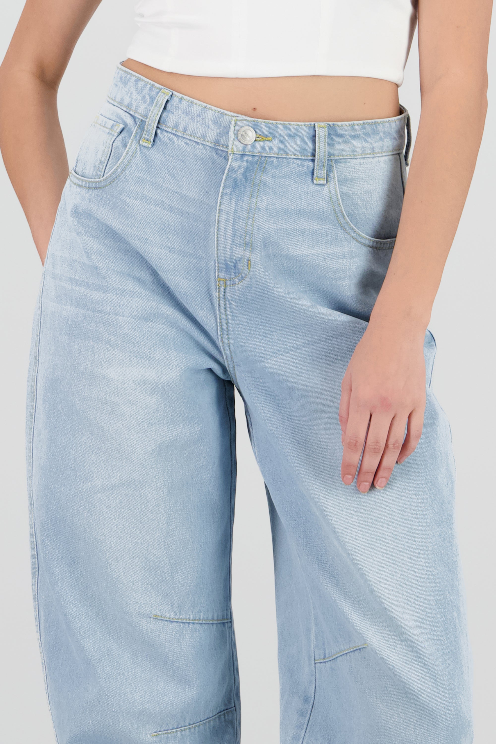 Jeans barrel doble pinza BLEACHED