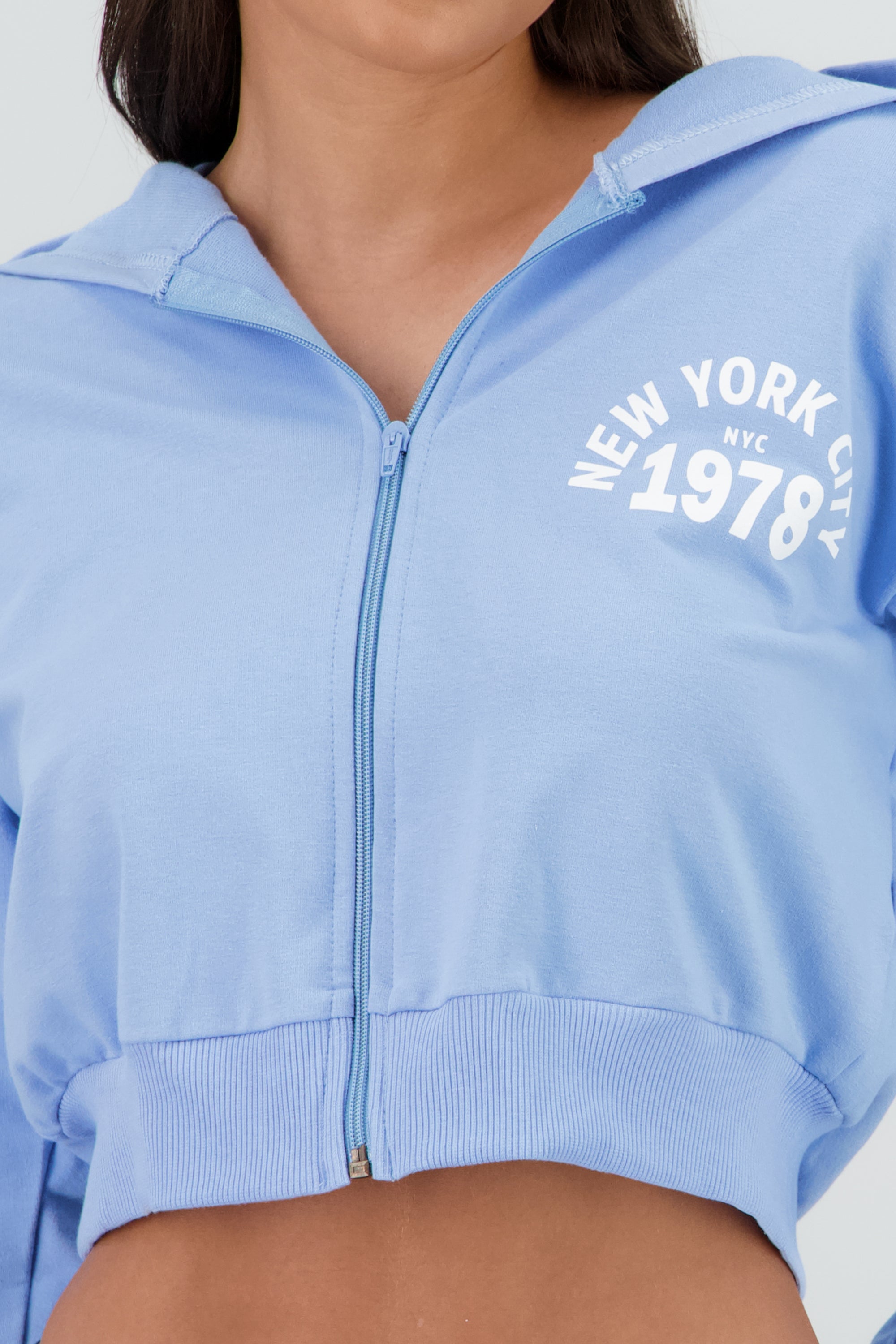 Sudadera crop cierre new york AZUL PASTEL