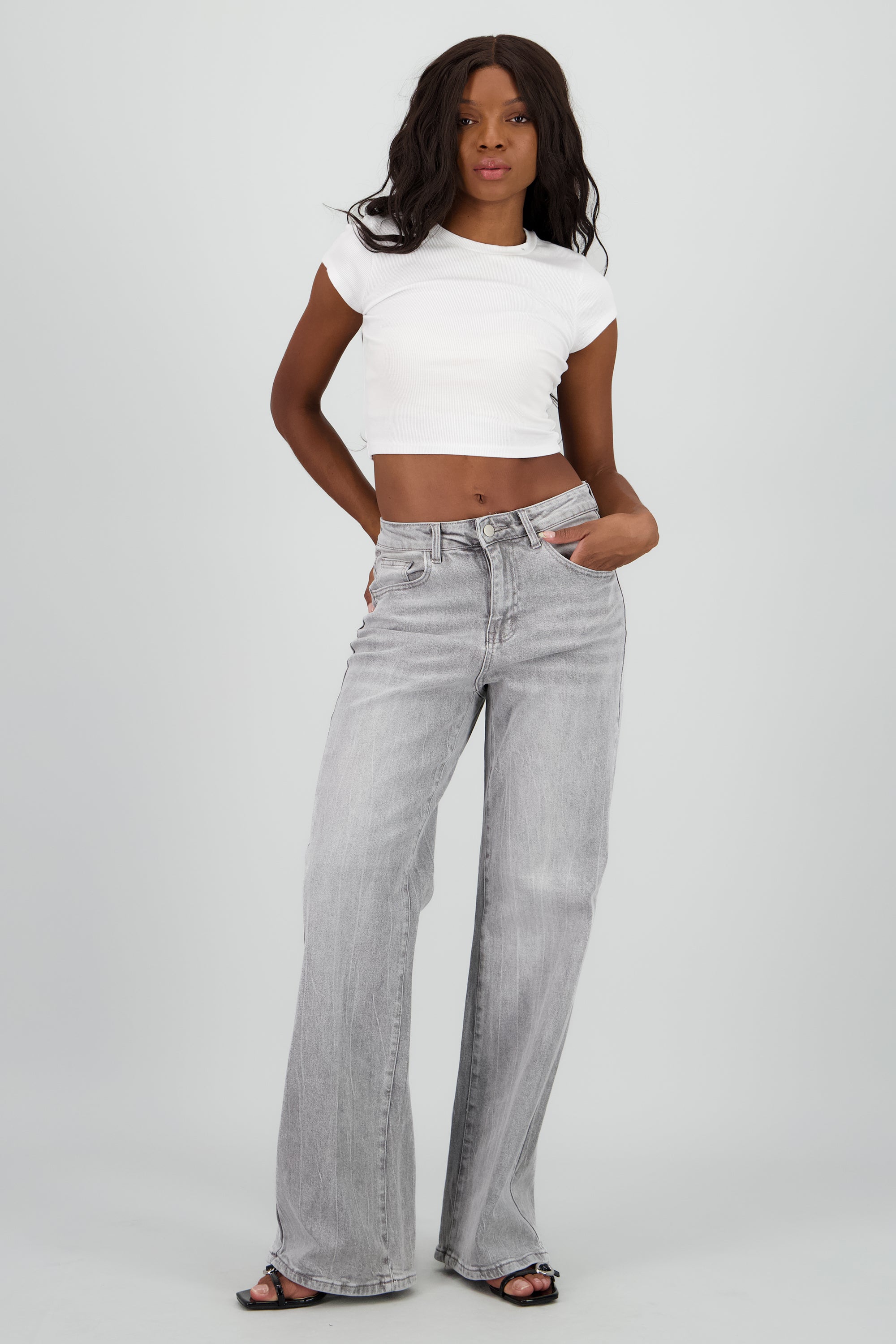 Jeans straight deslavados GRIS