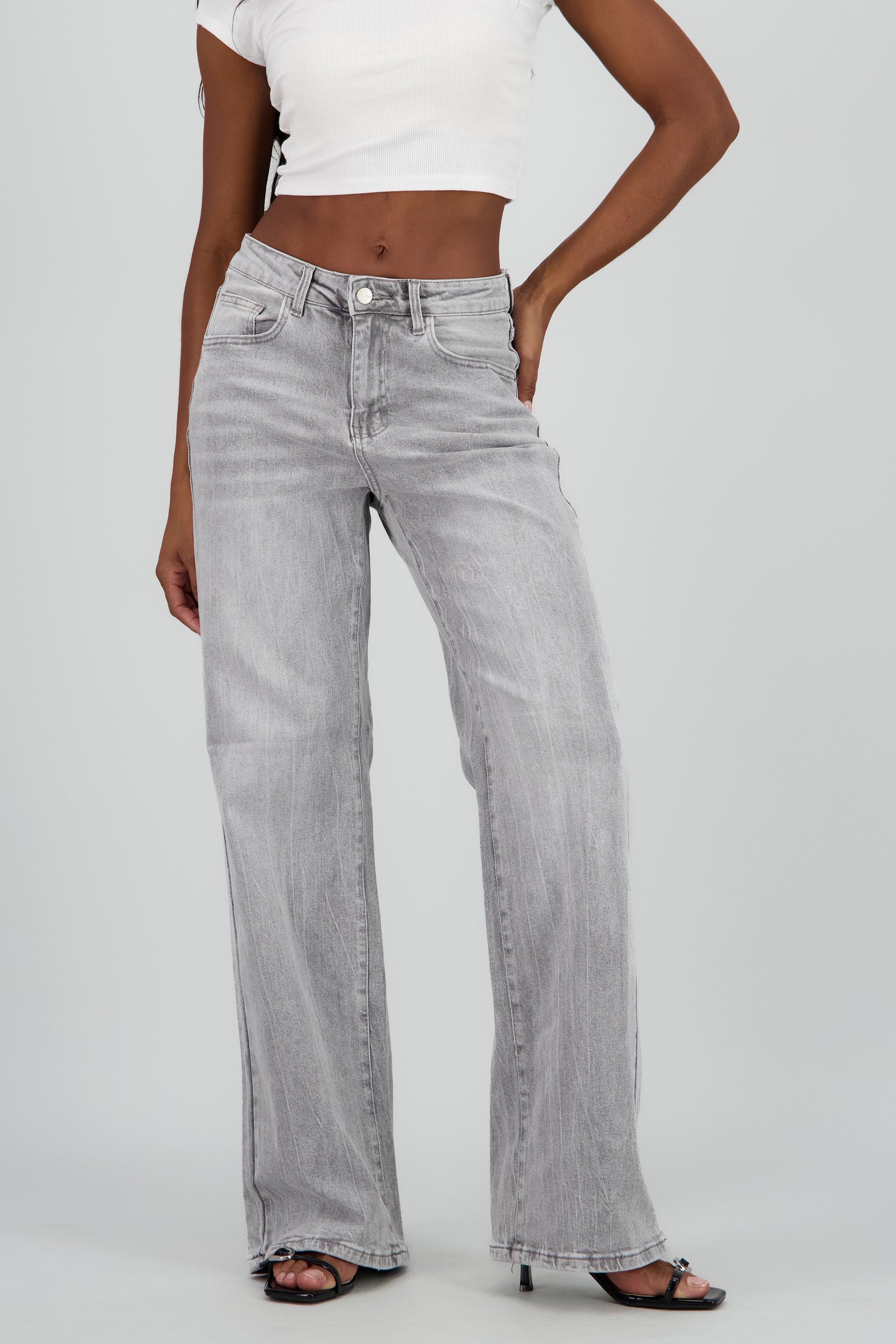 Jeans straight deslavados GRIS