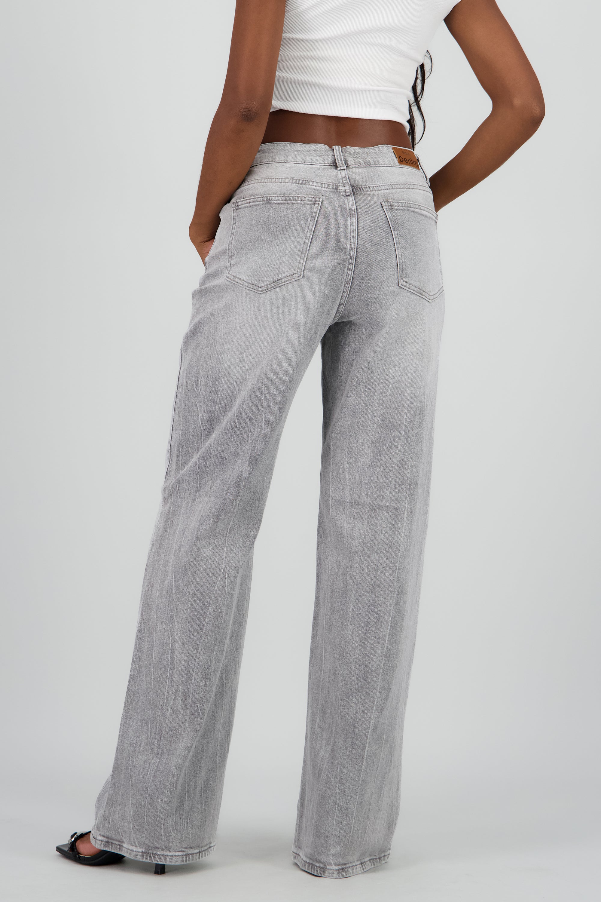 Jeans straight deslavados GRIS