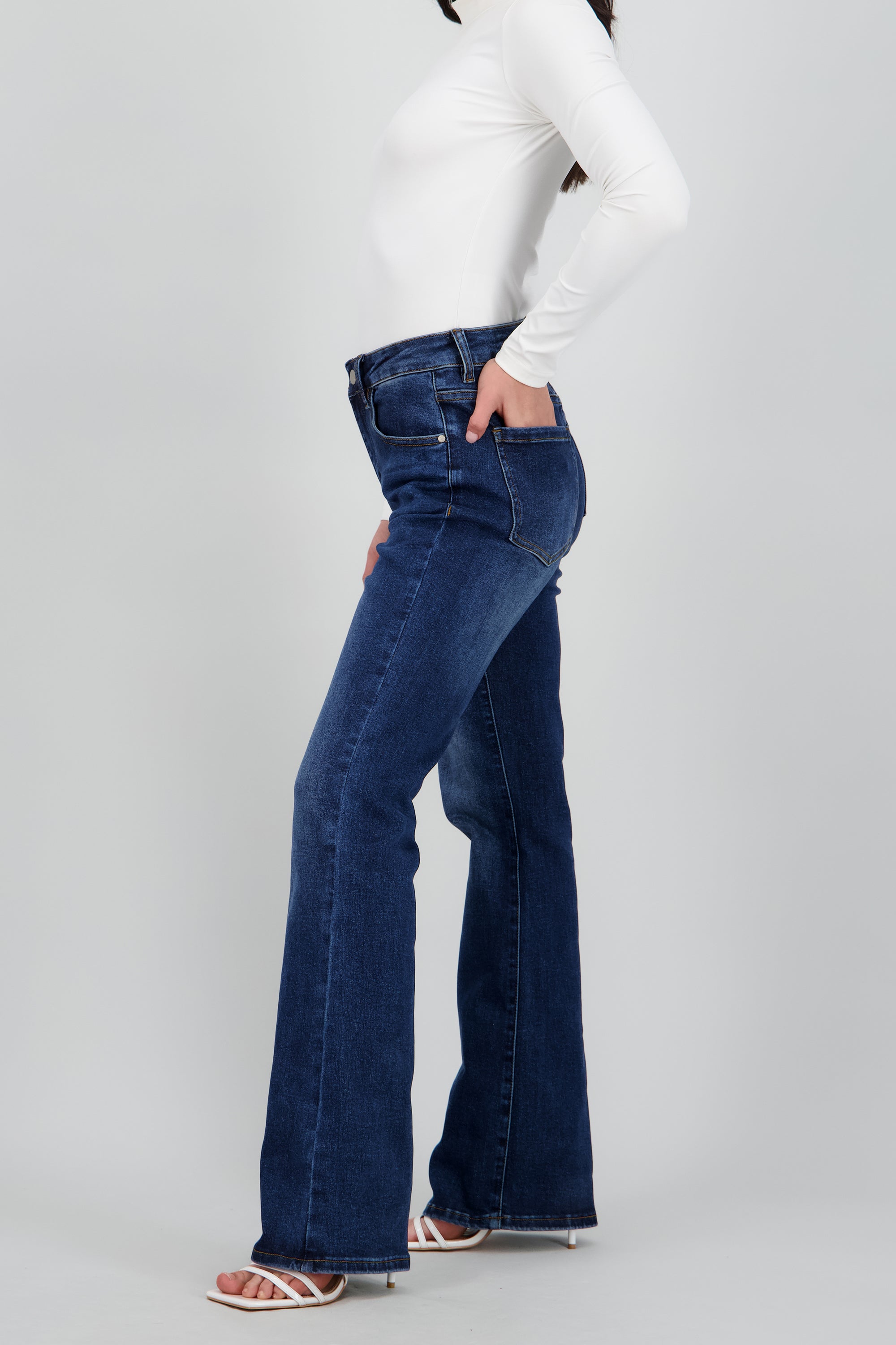 Jeans flare amplios DARK WASH