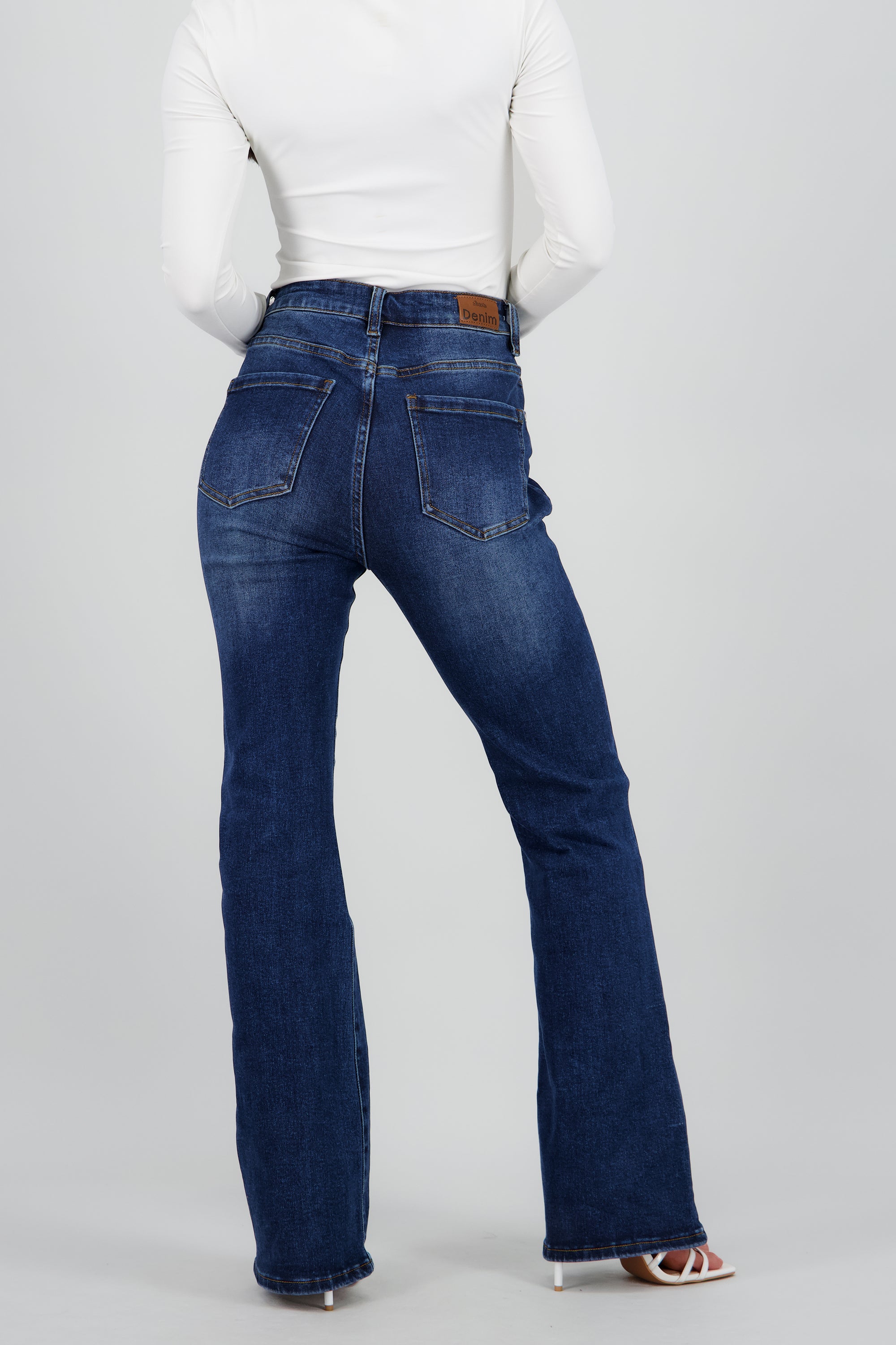 Jeans flare amplios DARK WASH