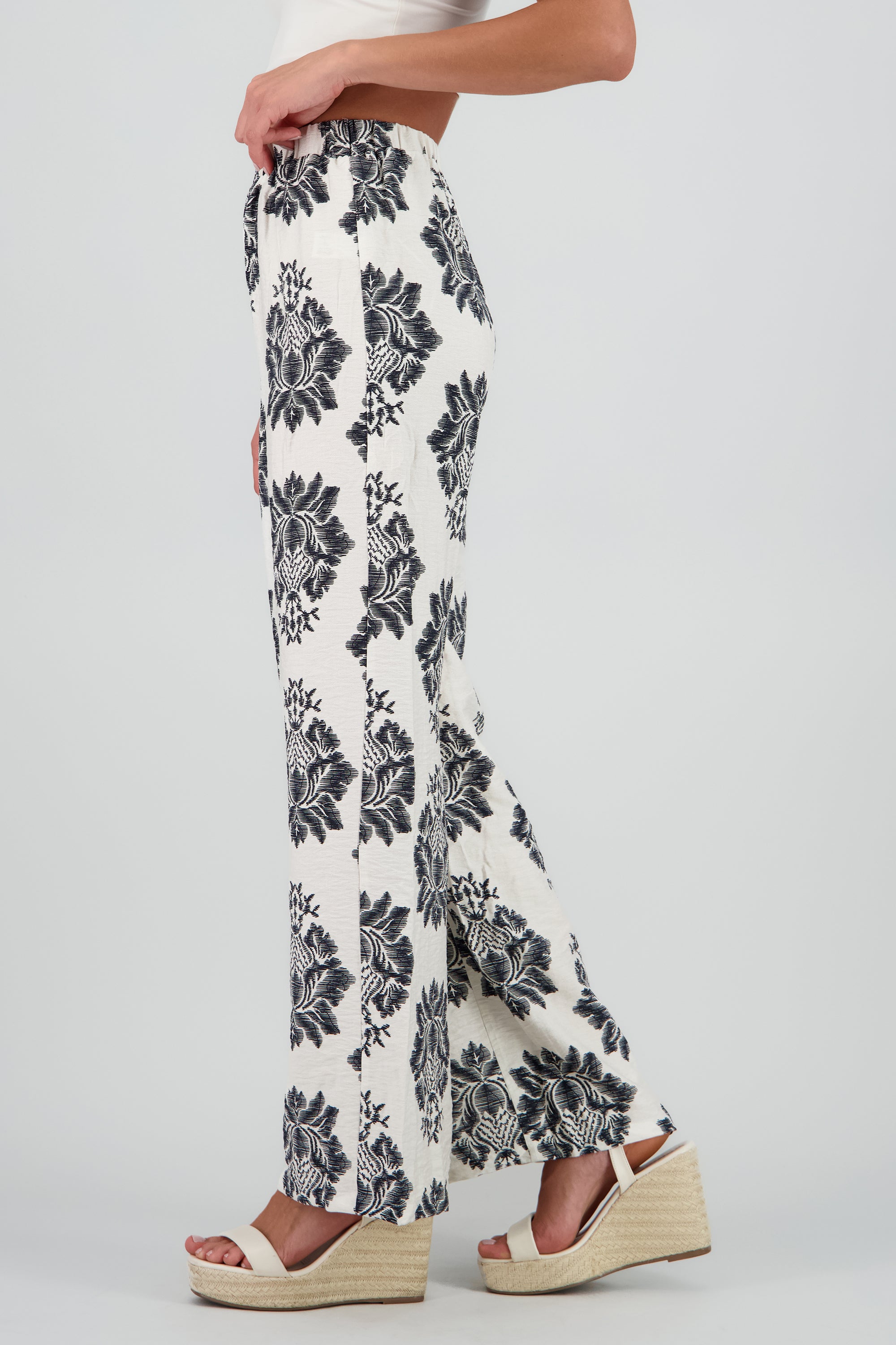 Pantalones fluidos estampado tropical NEGRO COMBO