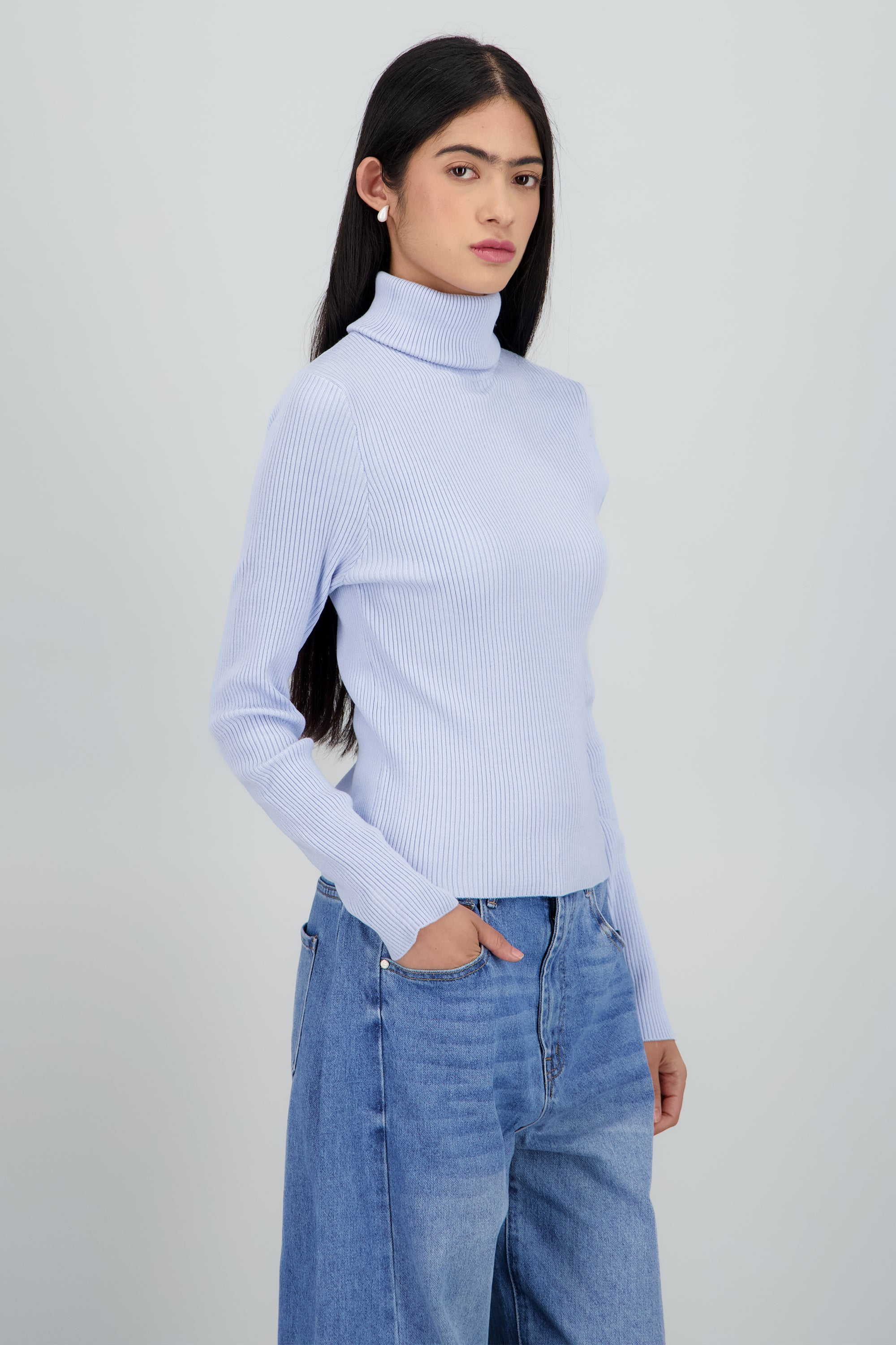 Sueter acanalado con cuello alto AZUL CIELO