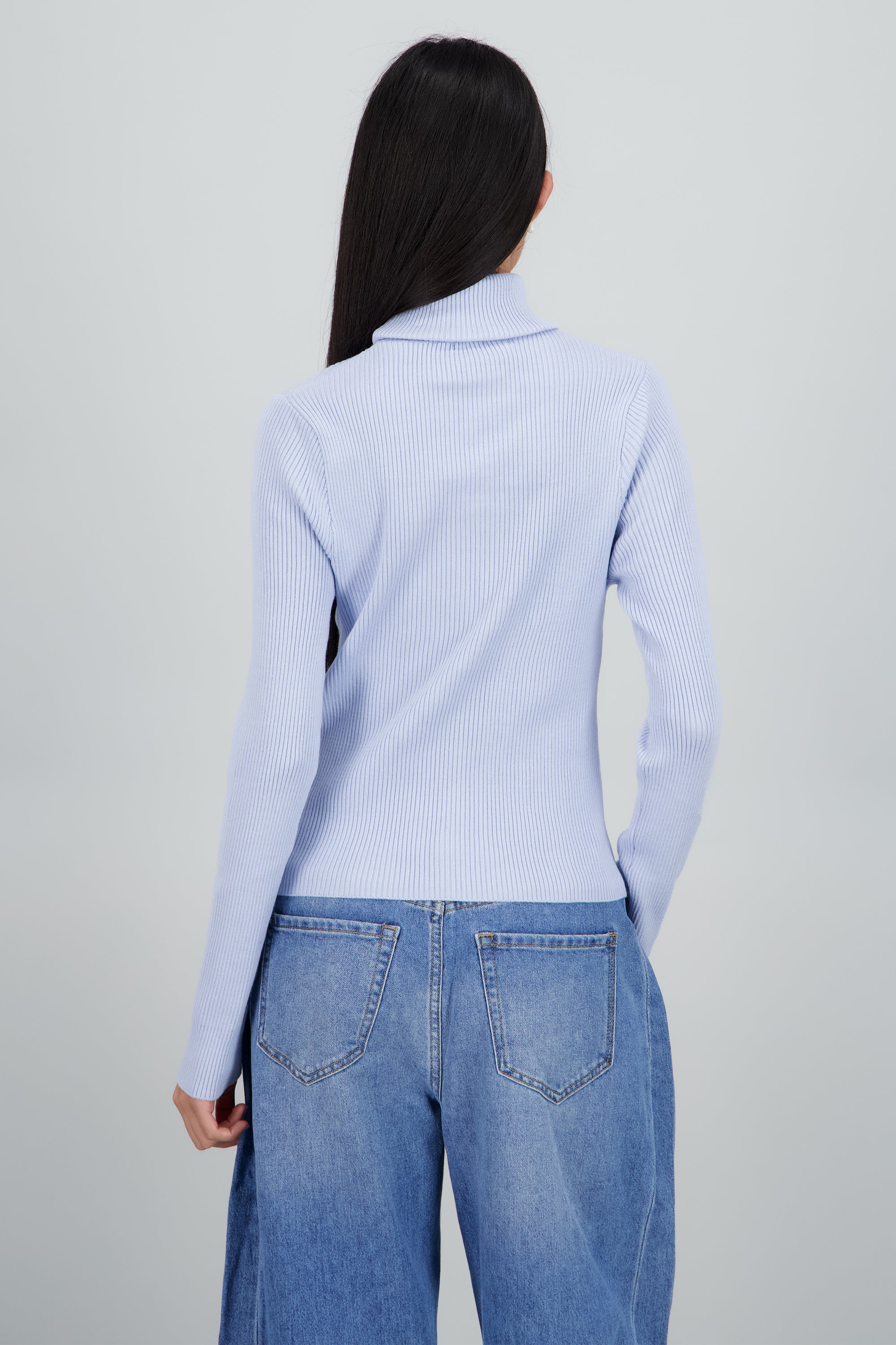 Sueter acanalado con cuello alto AZUL CIELO