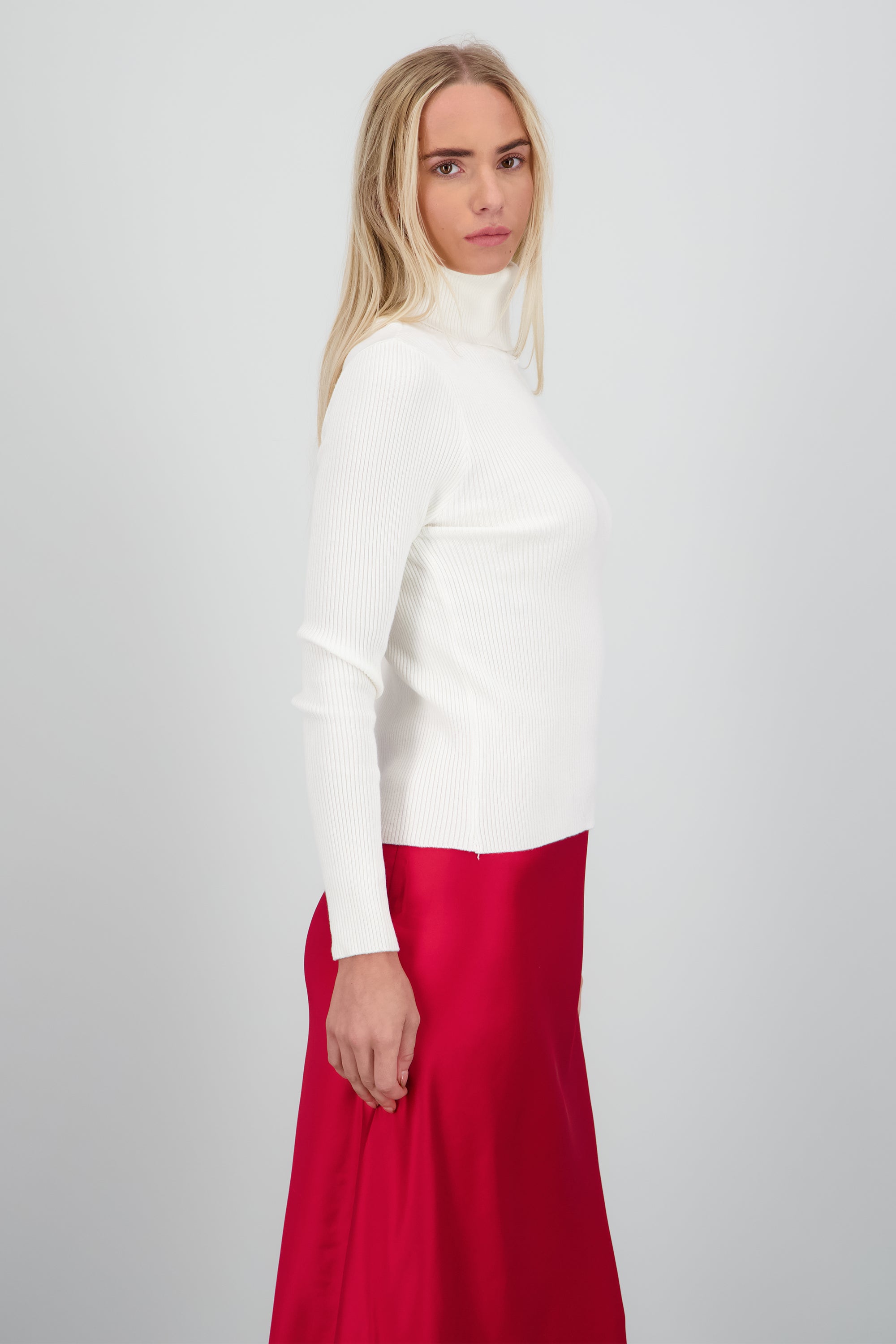 Sueter acanalado con cuello alto BLANCO