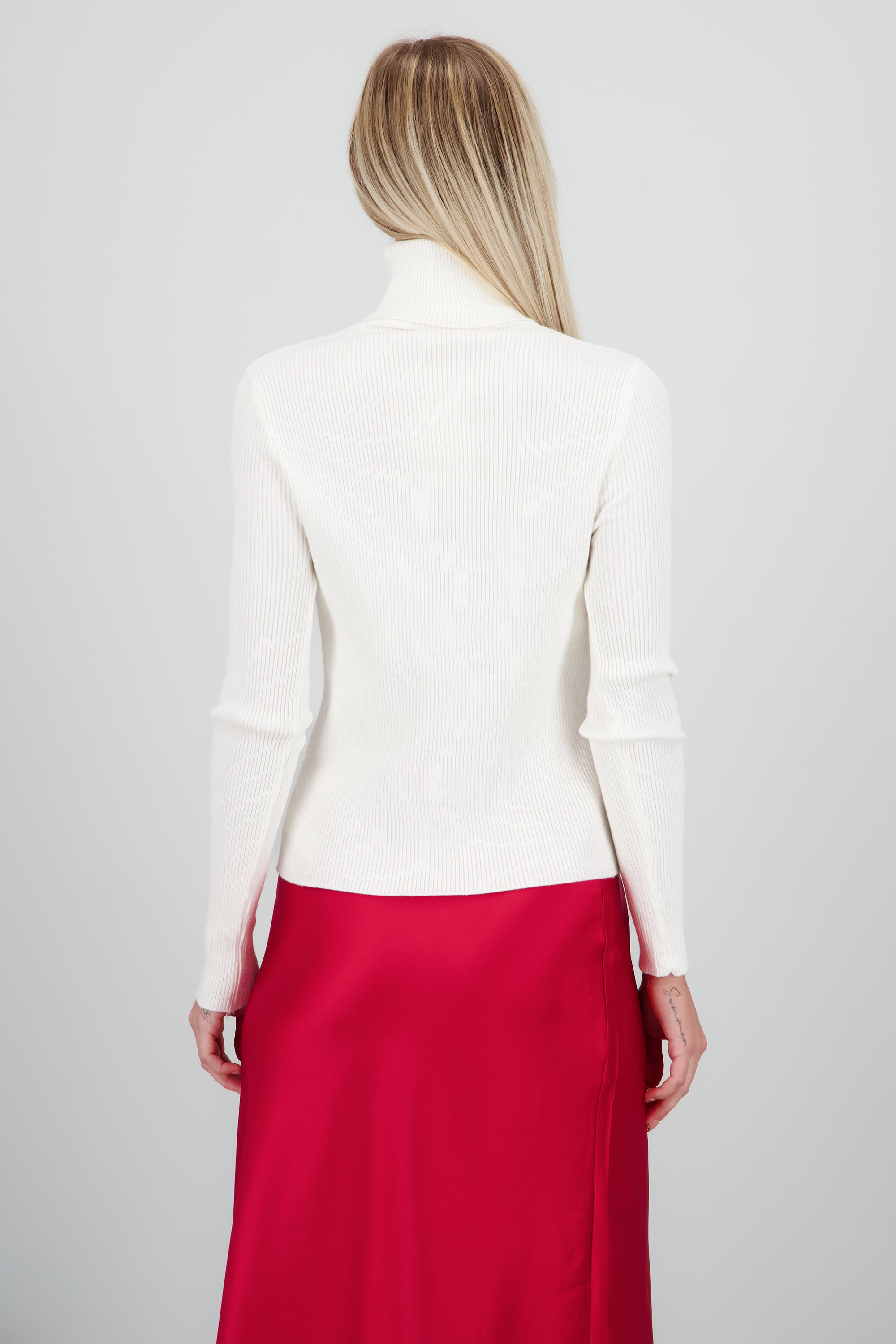 Sueter acanalado con cuello alto BLANCO