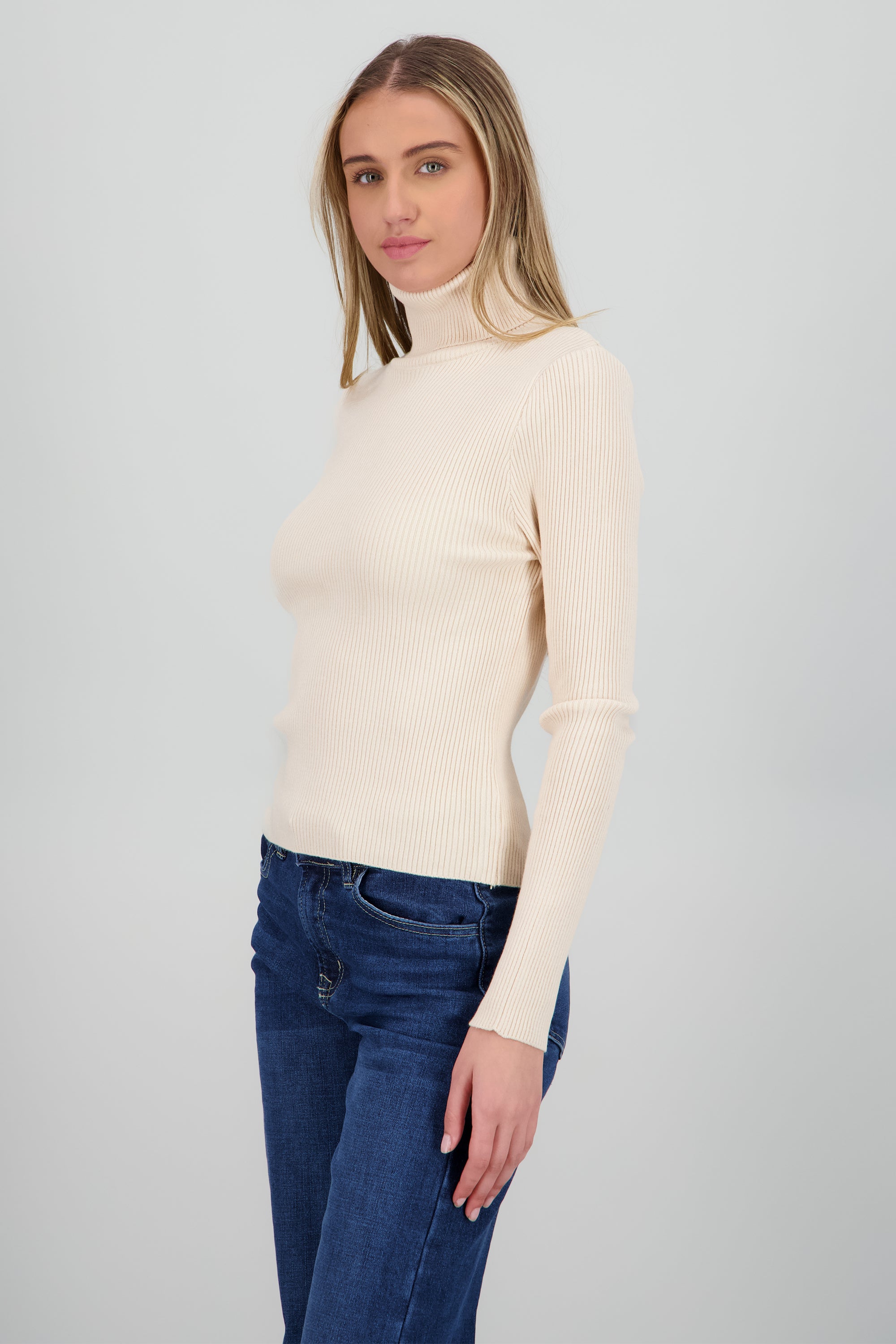 Sueter acanalado con cuello alto CREMA