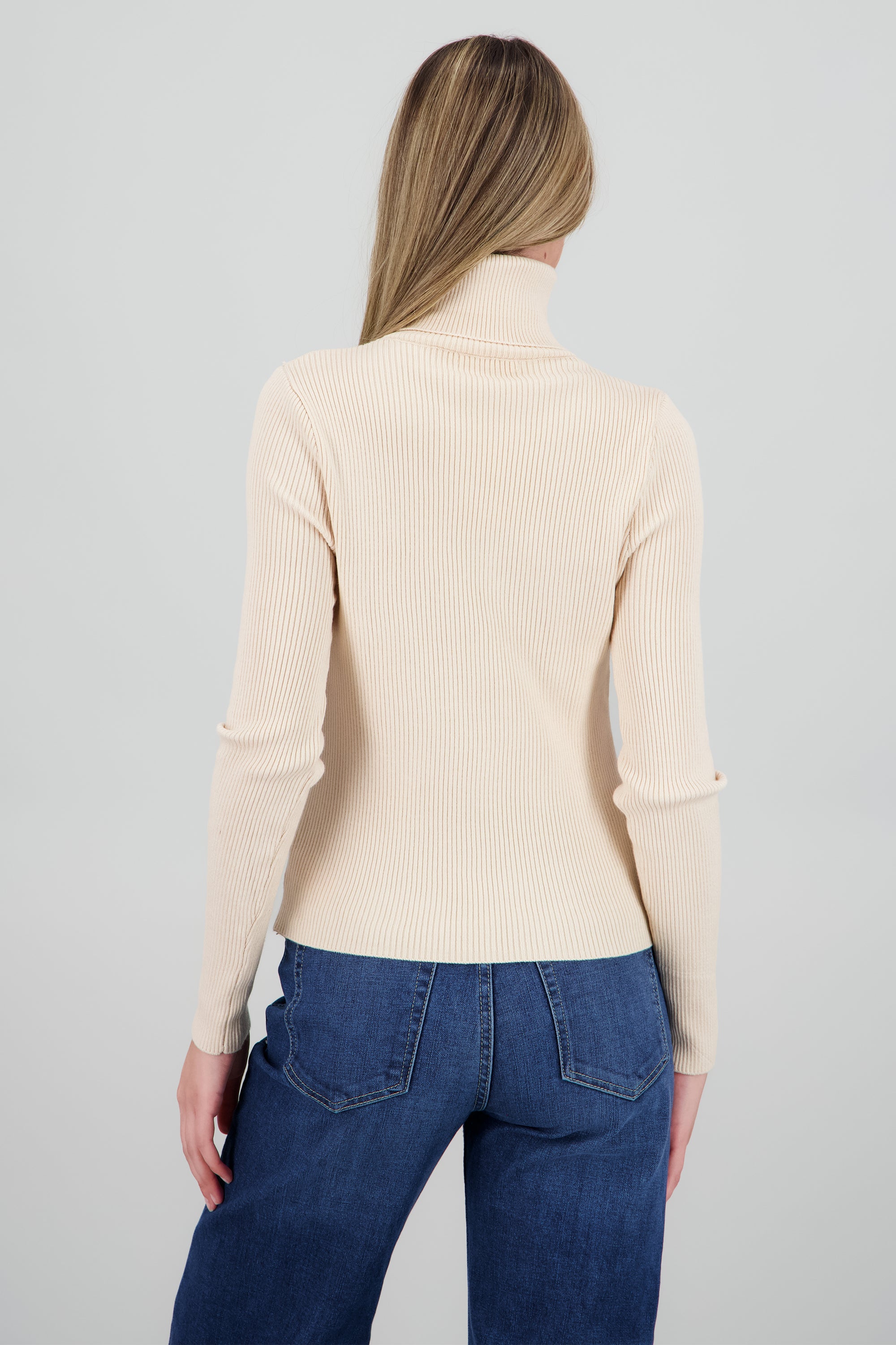 Sueter acanalado con cuello alto CREMA