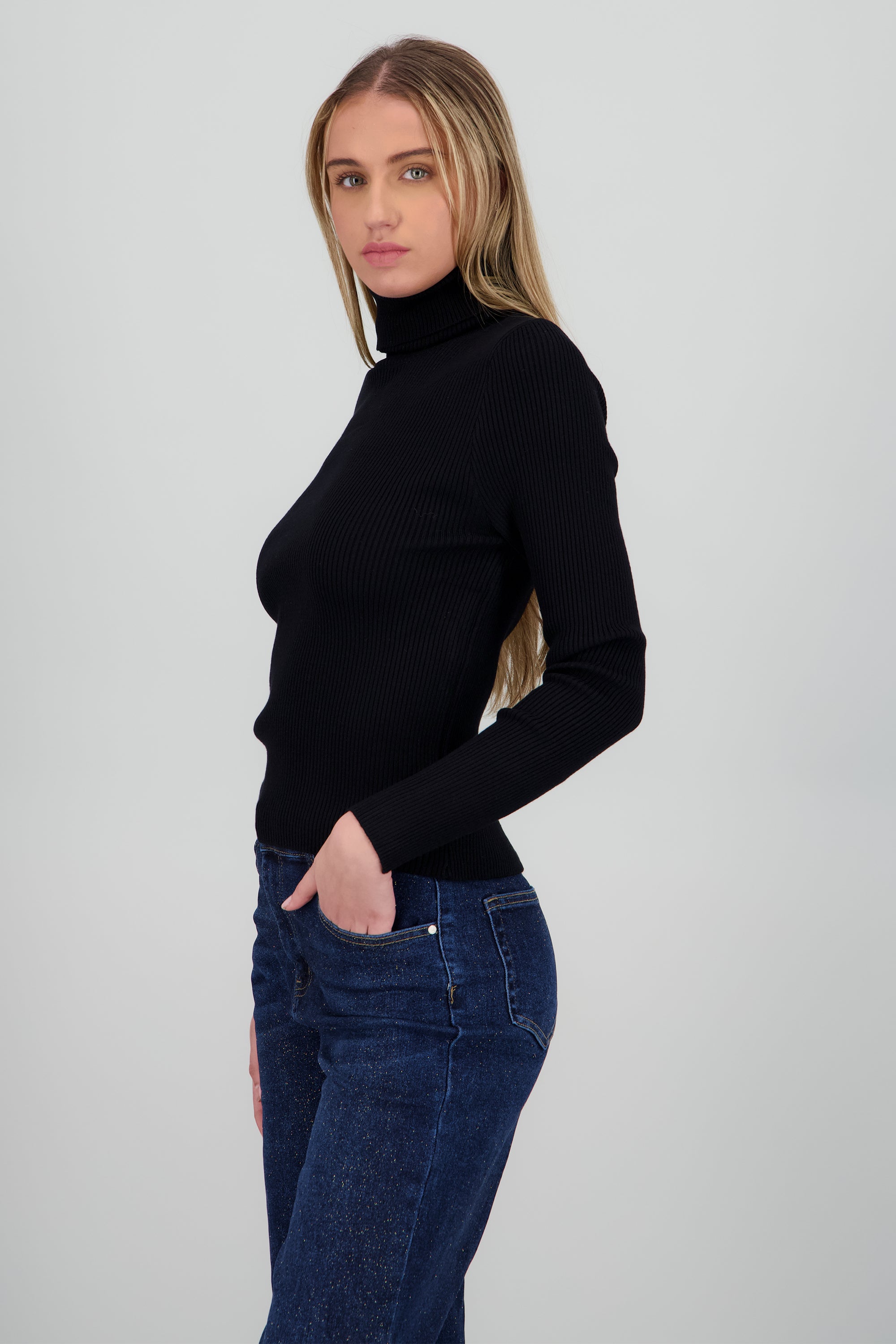 Sueter acanalado con cuello alto NEGRO