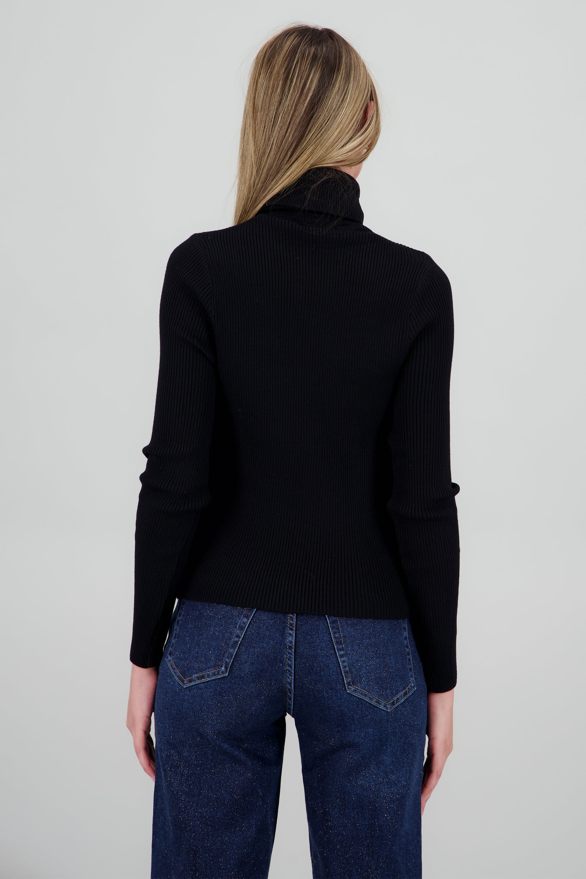 Sueter acanalado con cuello alto NEGRO