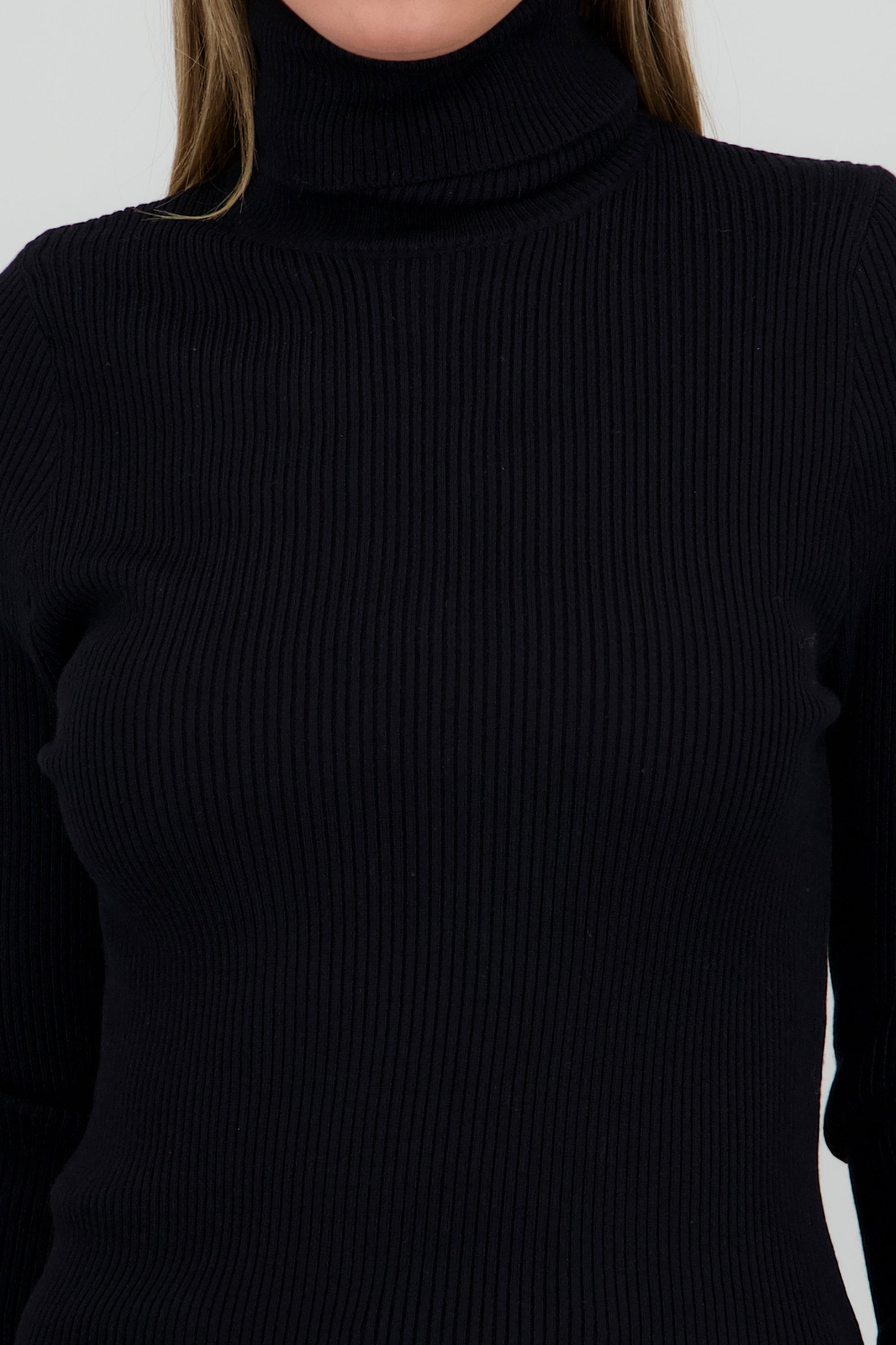 Sueter acanalado con cuello alto NEGRO