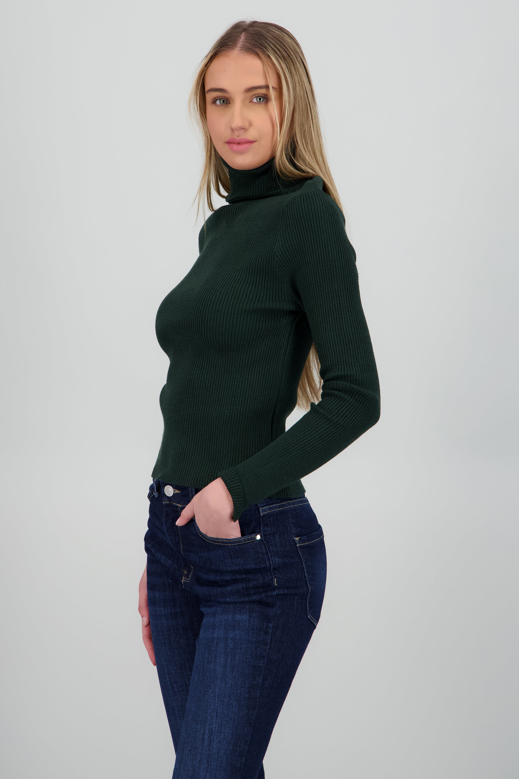 Sueter acanalado con cuello alto VERDE CAZADOR