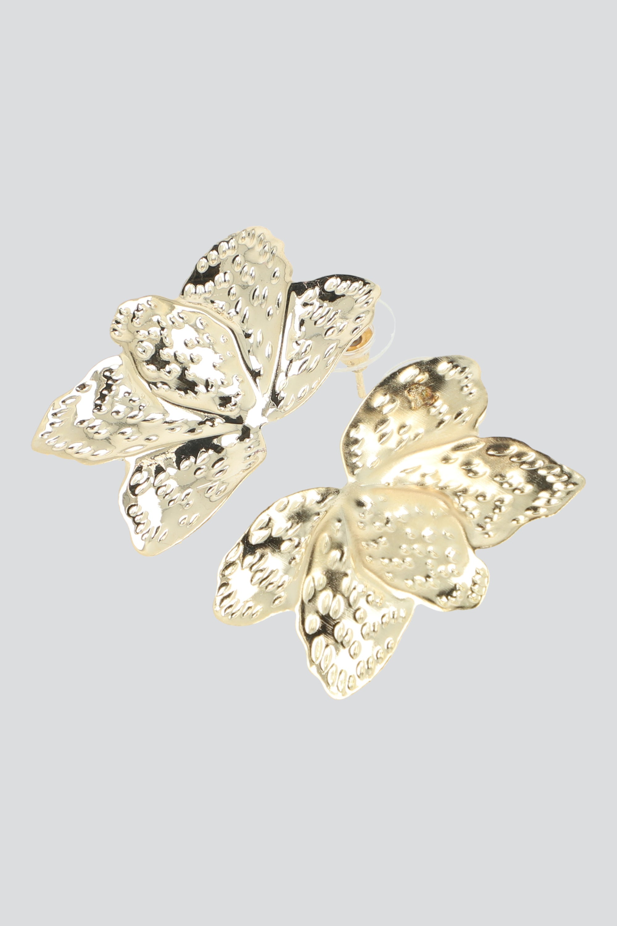 ARETES PETALOS ABANICO METAL ORO