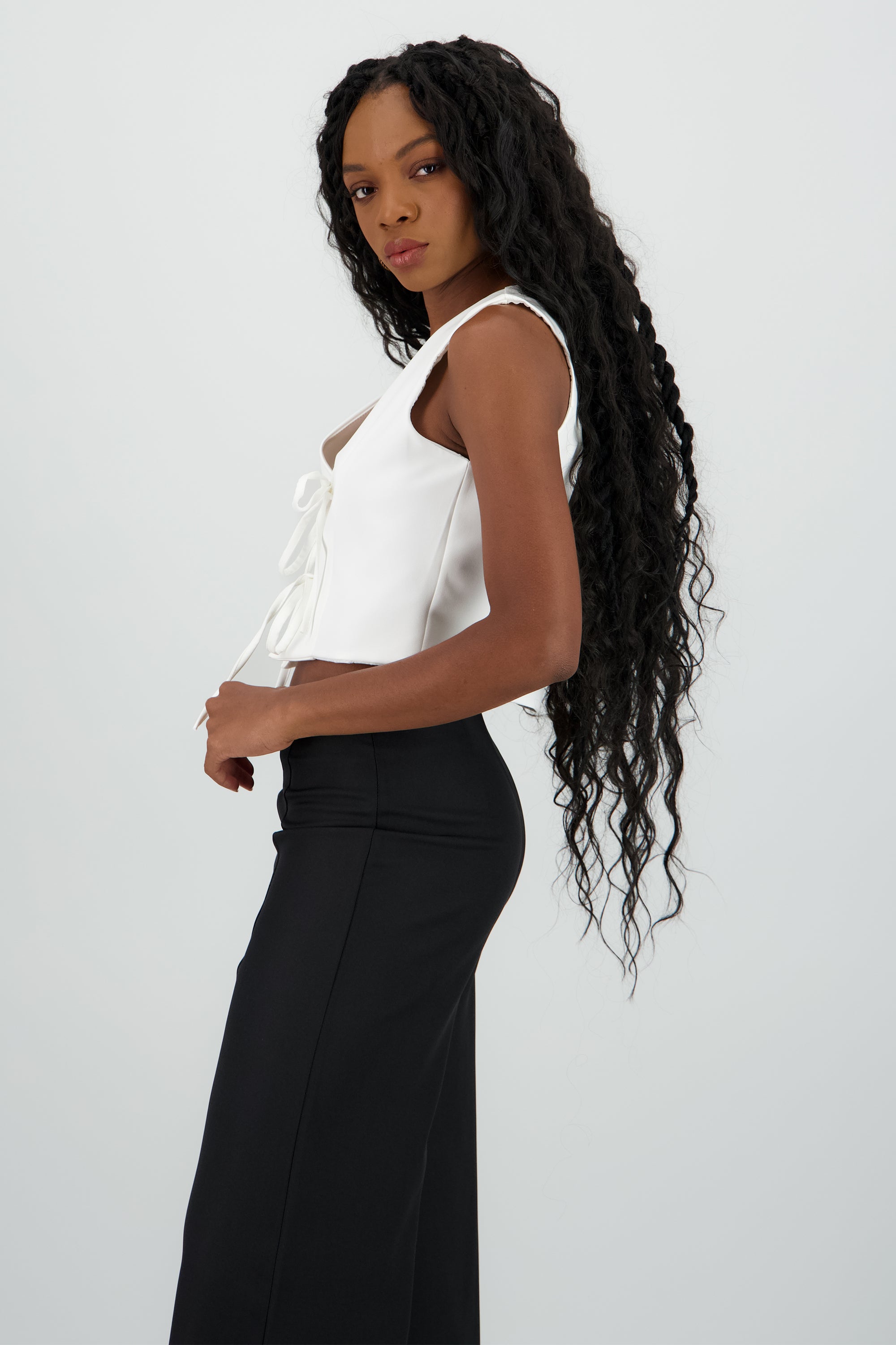 Chaleco crop detalle lazos BLANCO