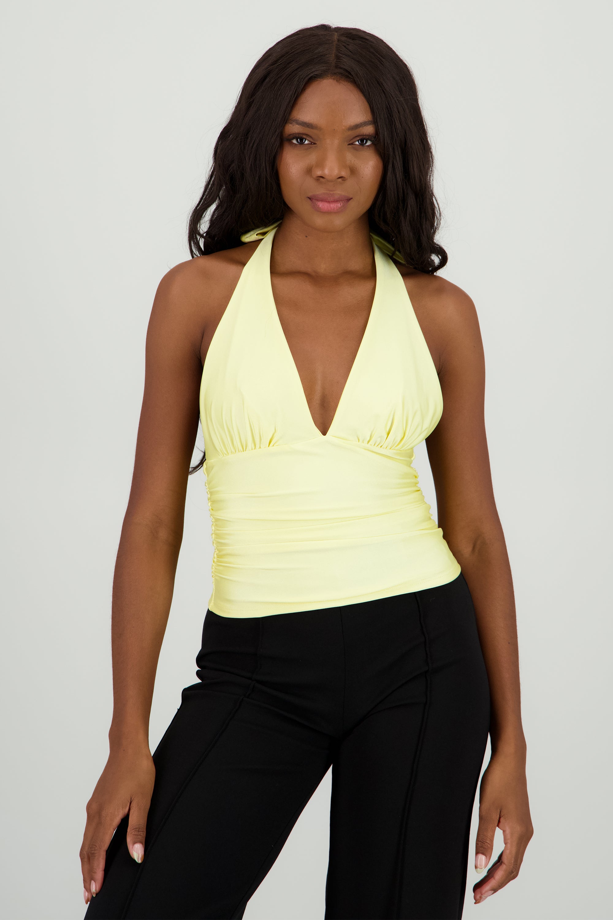 Top halter con detalle de pliegues liso AMARILLO PASTEL
