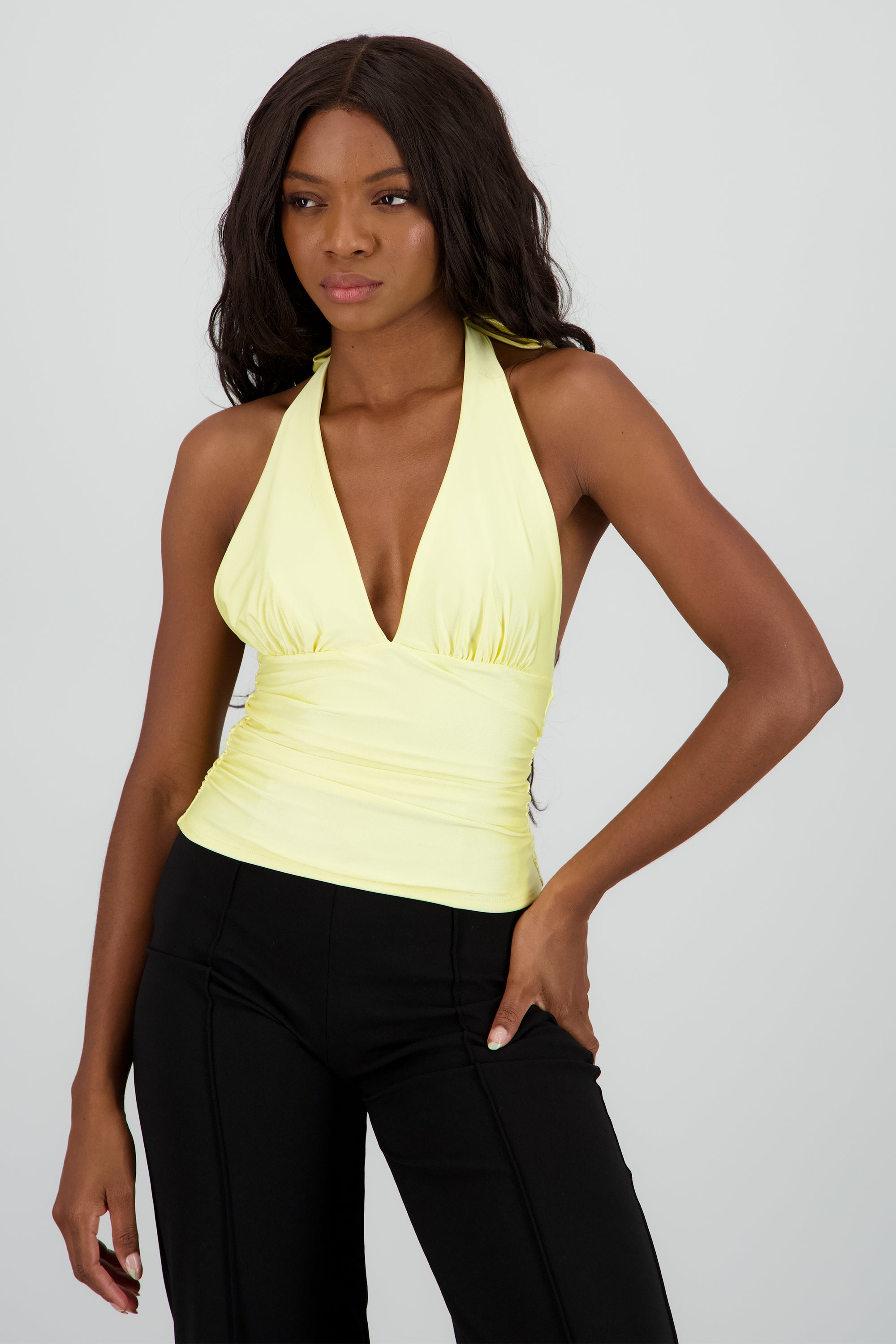 Top halter con detalle de pliegues liso AMARILLO PASTEL