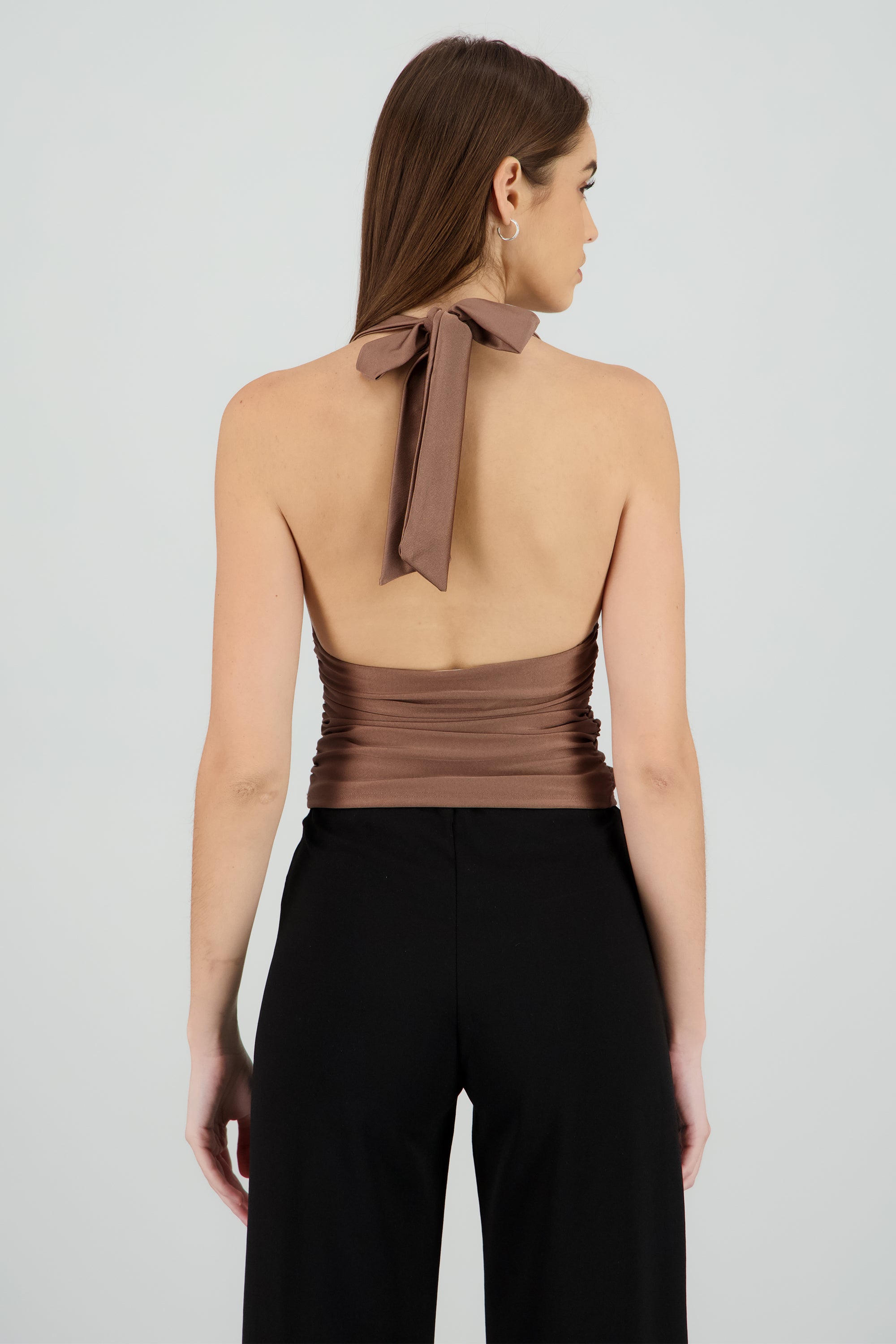 Top halter con detalle de pliegues liso CAFE