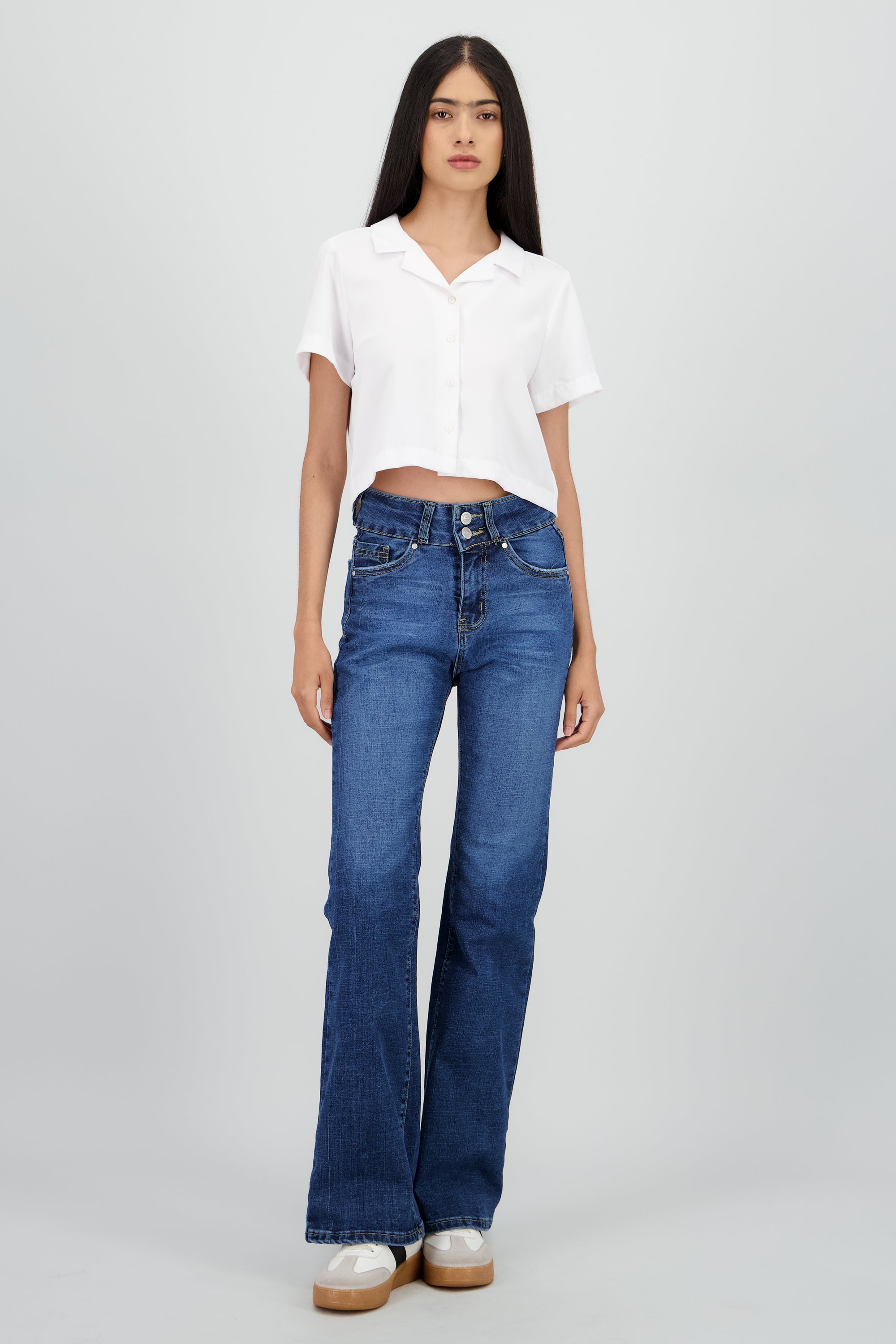 Jeans flare corte básico DARK WASH