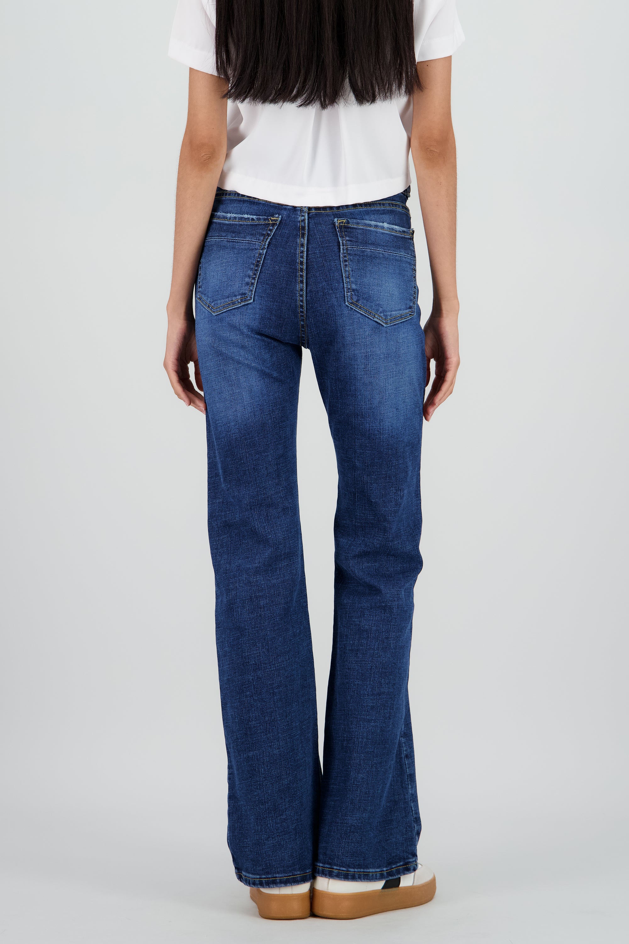 Jeans flare corte básico DARK WASH